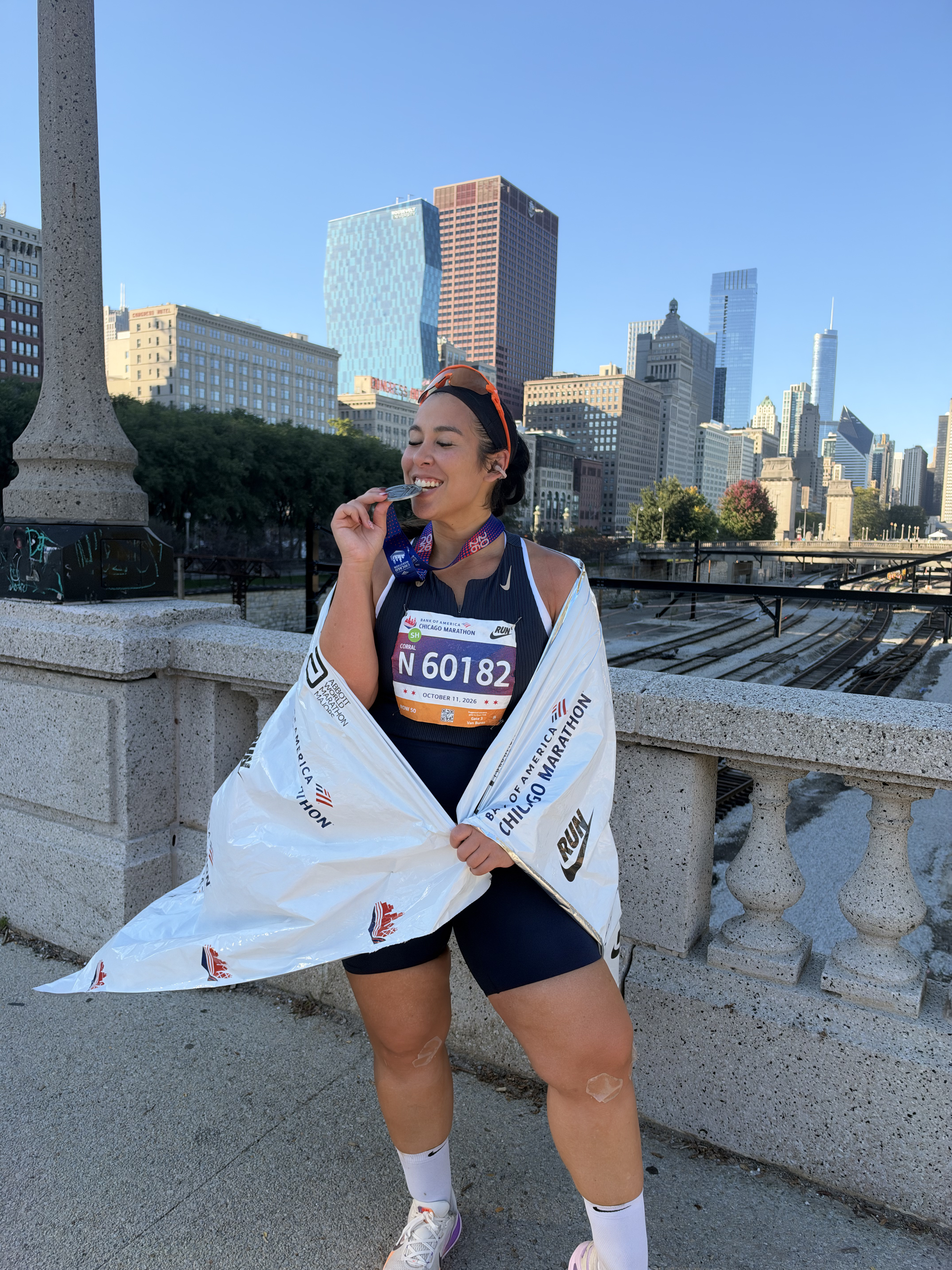 Sweet victory! Running the Chicago Marathon as an 8 month postpartum mama. @NikeRunning #TeamNike Wearing an XL on top & bottom, size 9 in shoes. Midsize, midsize fashion, activewear, running, Chicago Marathon 2026