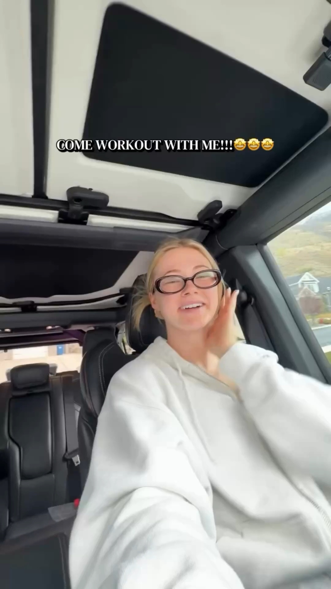 Lindsay’s everything bands are killer I loved the workout today!!! 🫶🏼🫶🏼 @themovementclub

#LTKdayinmylife #LTKfitnessgoals #LTKActive