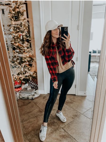 Holiday plaid outfit // casual holiday style❤️🎄🖤

#LTKfindsunder50 #LTKHoliday