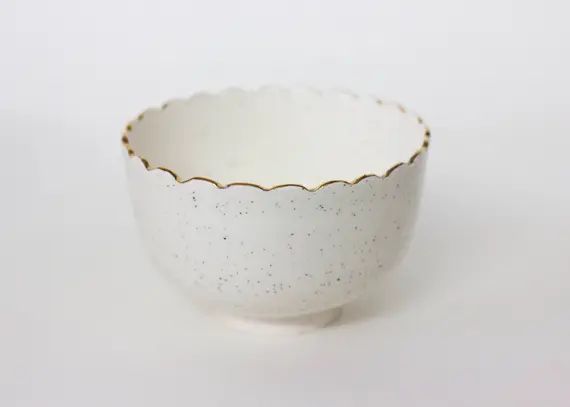 Ceramic bowl, scalloped edge, hand painted gold - goye ceramic artist - Montreal | Etsy (CAD)