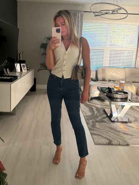 Scored this jeans at Abercrombie for $30 and I’m obsessed! 
Additional 50% off already reduced items

High rise skinny in dark wash. 
I’m 5’6 and I’m wearing 27r

#LTKstyletip #LTKfindsunder50 #LTKFestival