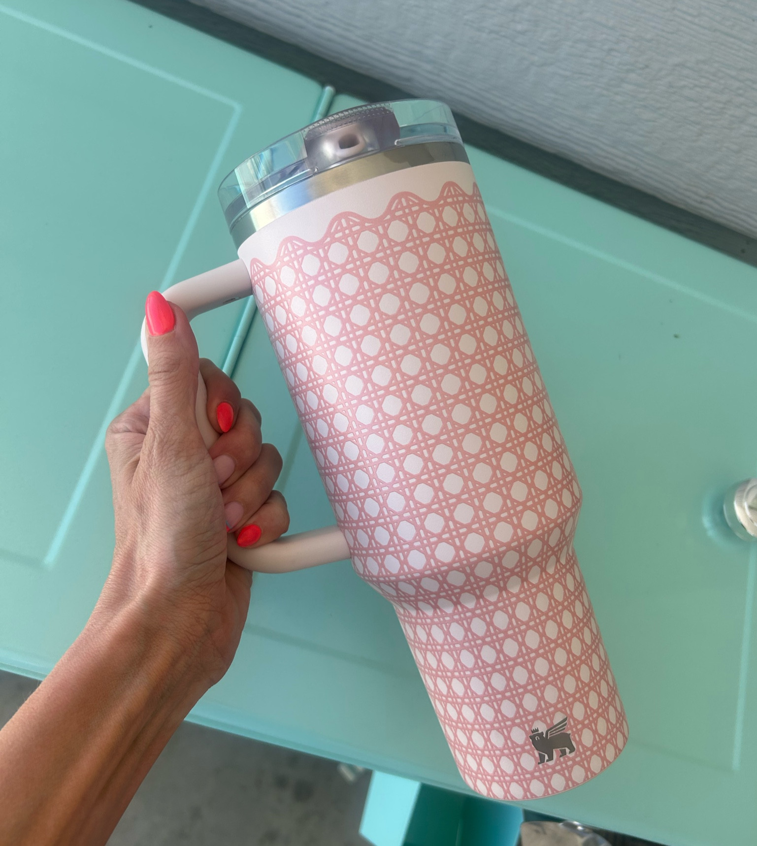 All your picnic dream coming true with the newest line of @stanley_brand tumblers and cups. #stanleypartner I love all the soft colors and pretty patterns. 💕
The Rose Quartz rattan is a show stopper! 