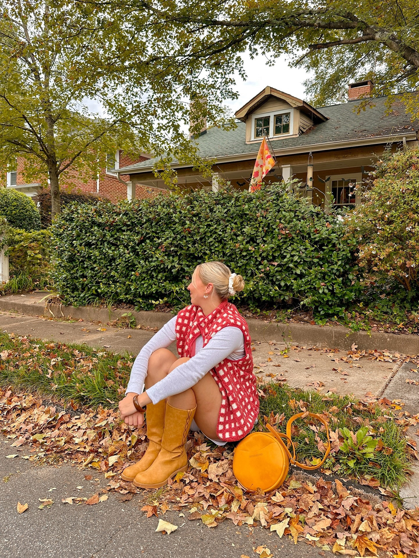 oh how I love autumn 🍂 first signs of fall here in NC! I’m wearing size XL in the vest 

#falloutfitideas #falloutfitinspo #autumnoutfitideas #autumnoutfits #pinterestfashion #fallaesthetic #autumnaesthetic