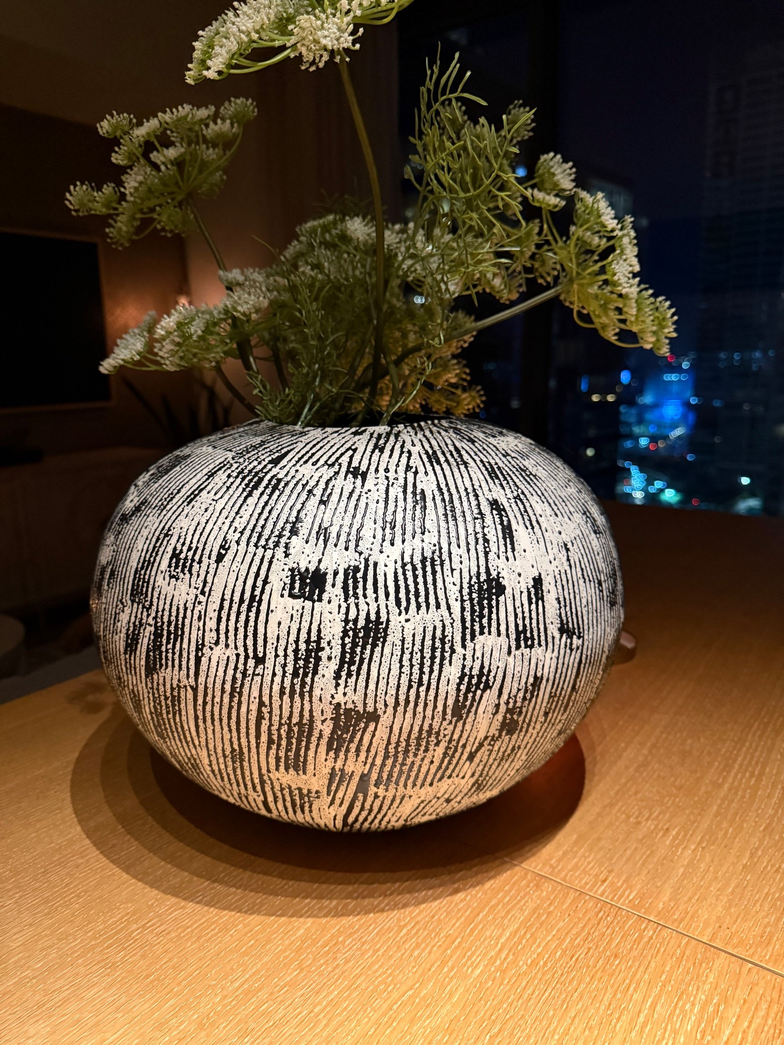 I found this delicious vase that is perfect for my island!!!! I’m so happy because it took so long finding the correct size but it’s perfect!!! 