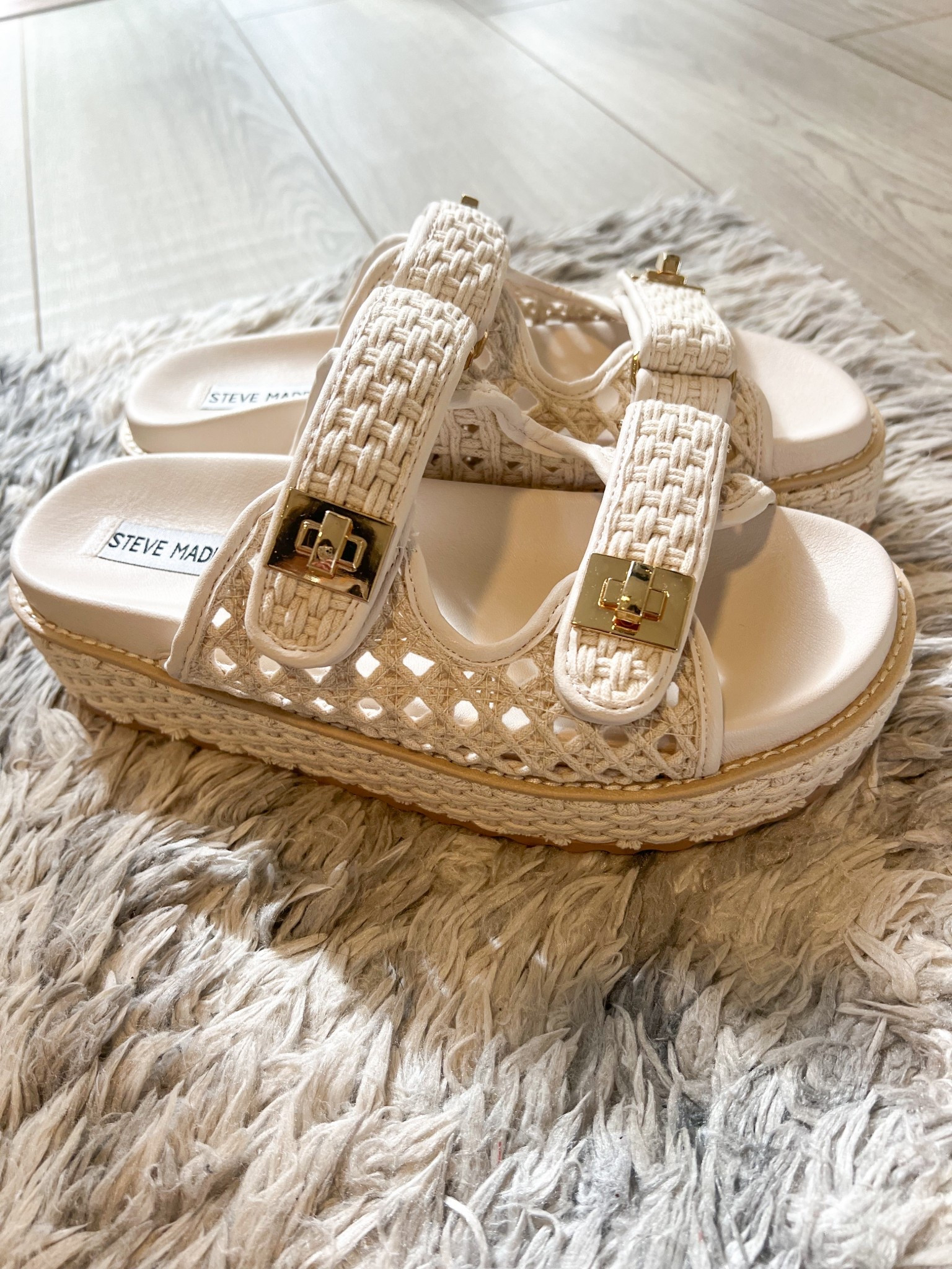 The perfect neutral sandal is back in stock!! The sandal can be paired with all outfits! Perfect for summer! 

#LTKStyleTip #LTKFindsUnder100 #LTKSaleAlert