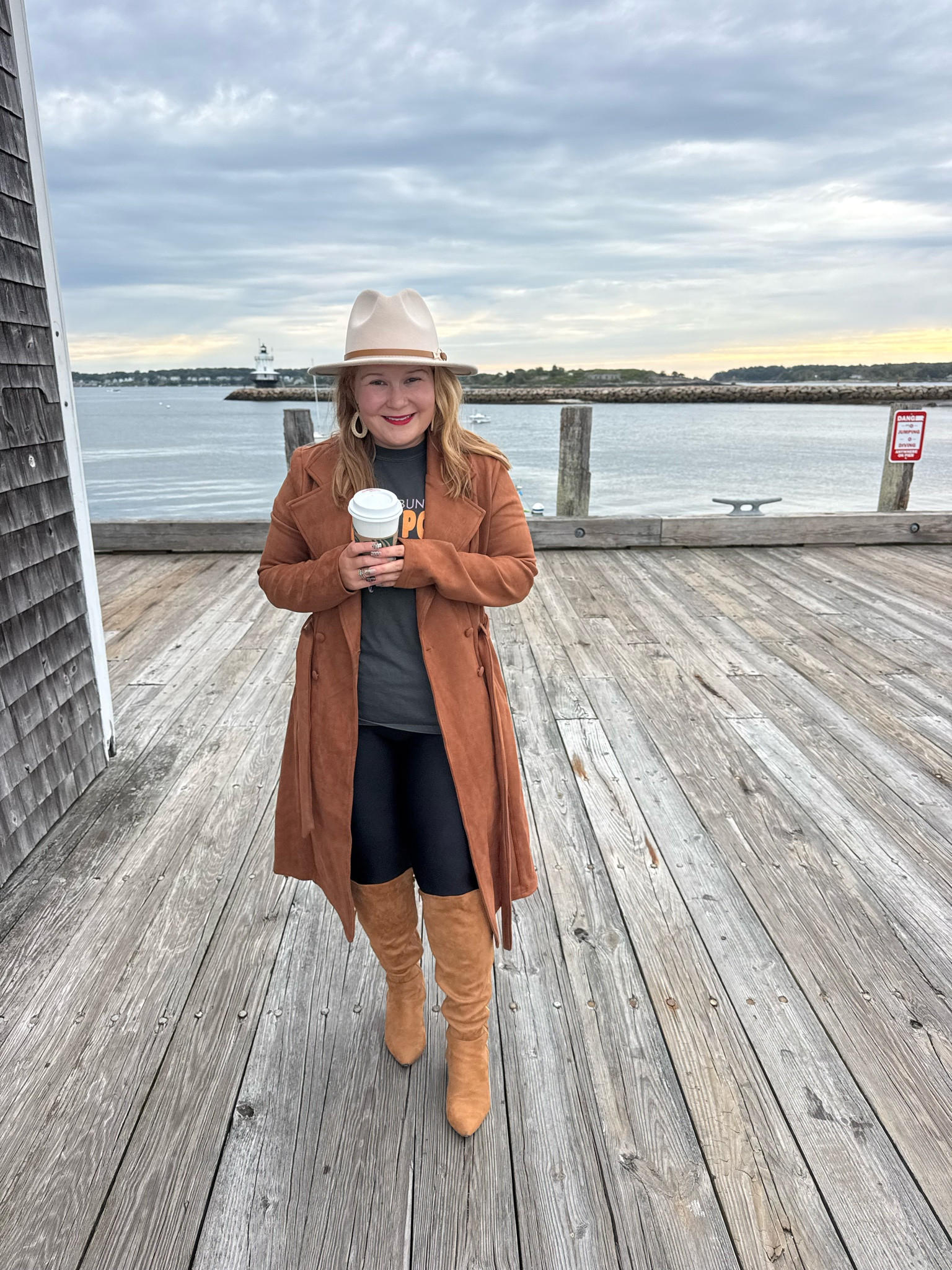 Another way to style @Spanx leggings. I am obsessed with this @Lulus trench,

#LTKootd #LTKPetite #LTKWorkwear