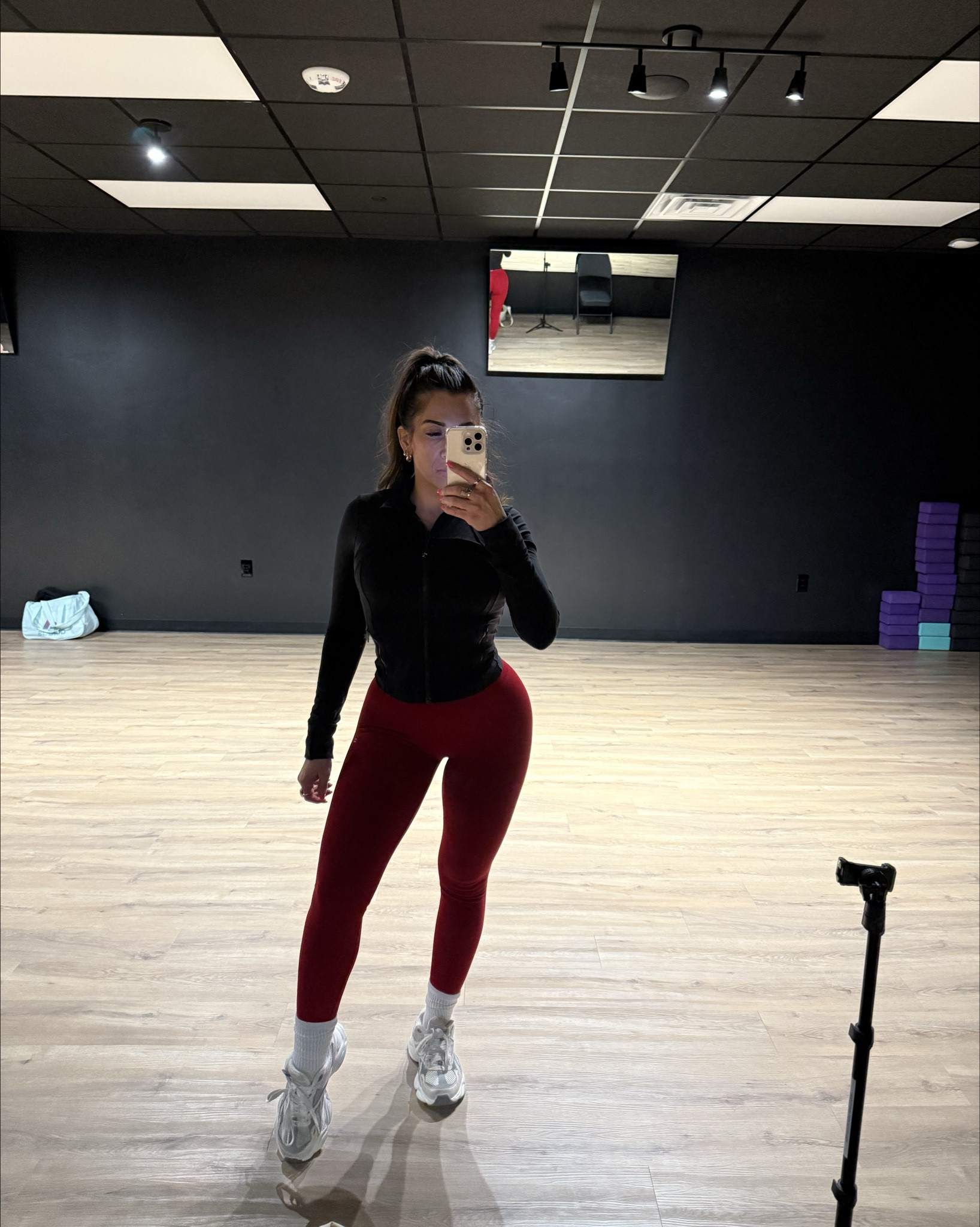 Size XS aurola leggings true to size and lulu crop jacket size 4

#LTKFitness