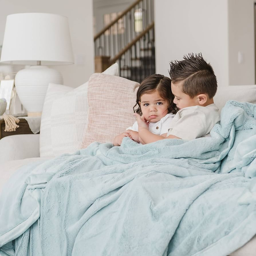 SARANONI Oversized Super Soft Comfy Lush 60" x 80" Adult Extra Large Blanket, (Dew) | Amazon (US)