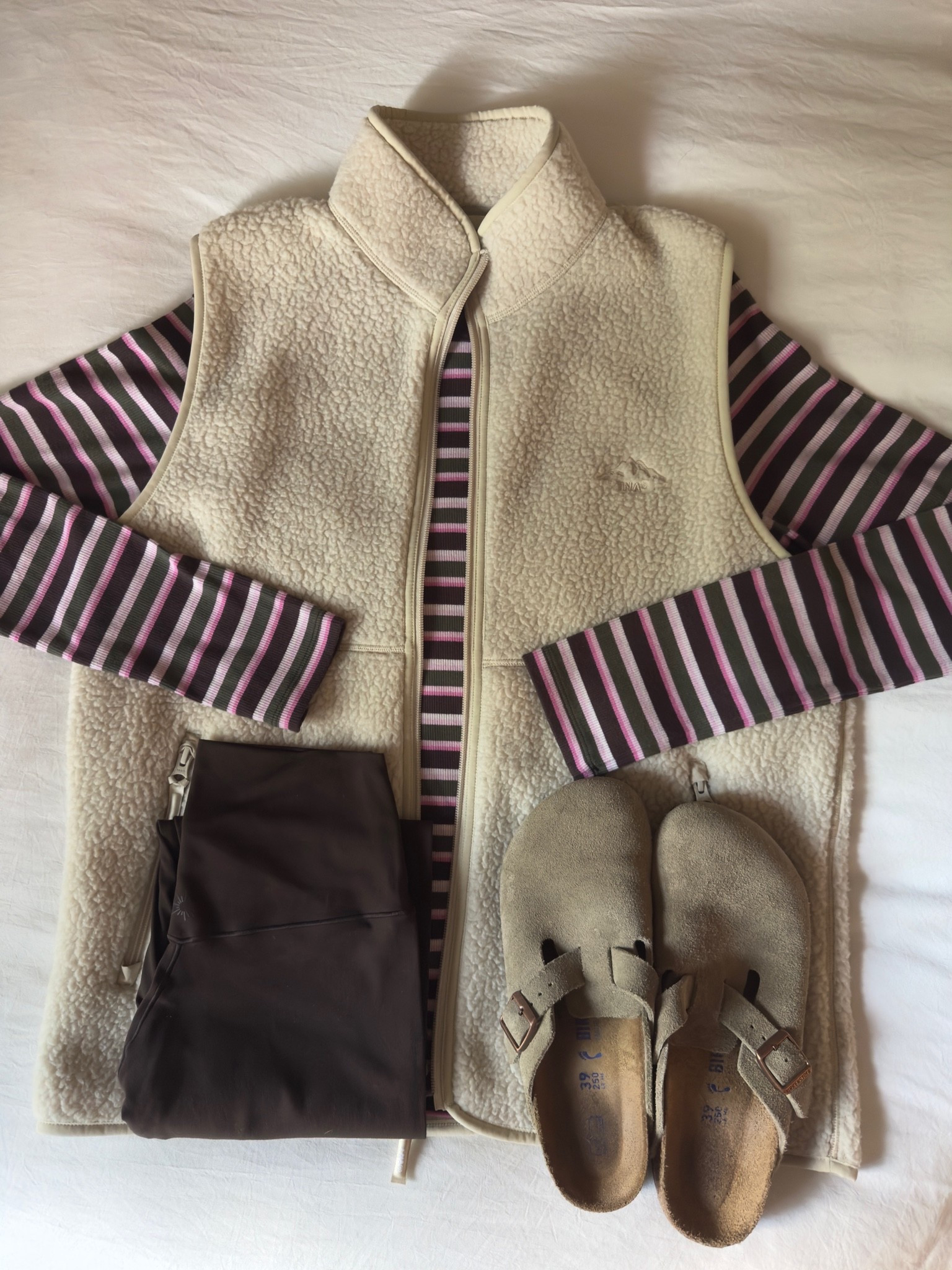 More vest inspo 🤎 

#cozy #comfy #aerie #aritzia #fleece #stripes #newarrival #fall #fallaesthetic #falloutfits

#LTKSeasonal