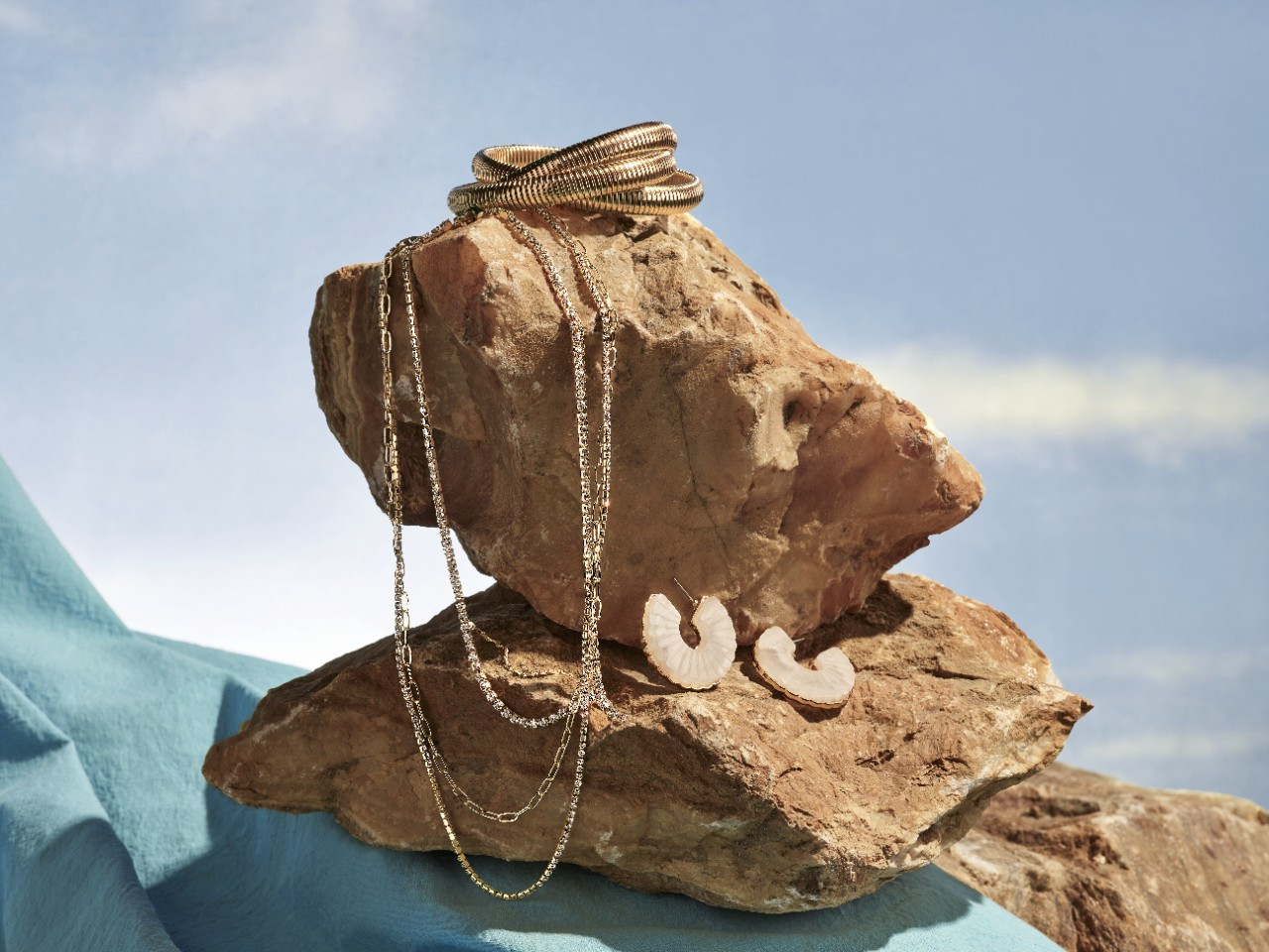 Time and Tru Women's Gold-Tone Twist Bangle Bracelet, 1 Piece | Walmart (US)