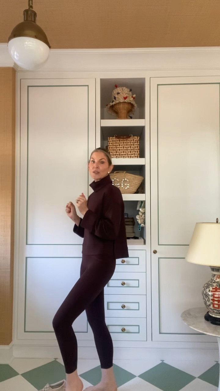 Not loving to exercise, simply leveraging my favorite @spanx active essentials to trick myself into leaving the house. 😉 Psst the truffle brown is my new favorite! 🤎 Use code PENCILANDPAPERXSPANX for 15% off your first purchase + free shipping! (excluding sales)
#ad #spanxpartner #liketkit @shop.ltk