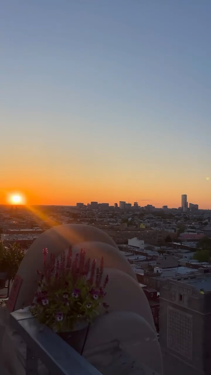 still adjusting to this new normal but very safe to say “I think I like this little life”!!! 🫶🏽✨ tried to link everything you see in this video!

#dayinthelife #momprenuers #sahm #sahmomlife #lifestylecontentcreator #lifestyleinfluencer #firsttimemom #phillyinfluencer #millenialmom

#LTKMidsize #LTKFindsUnder50 #LTKBaby