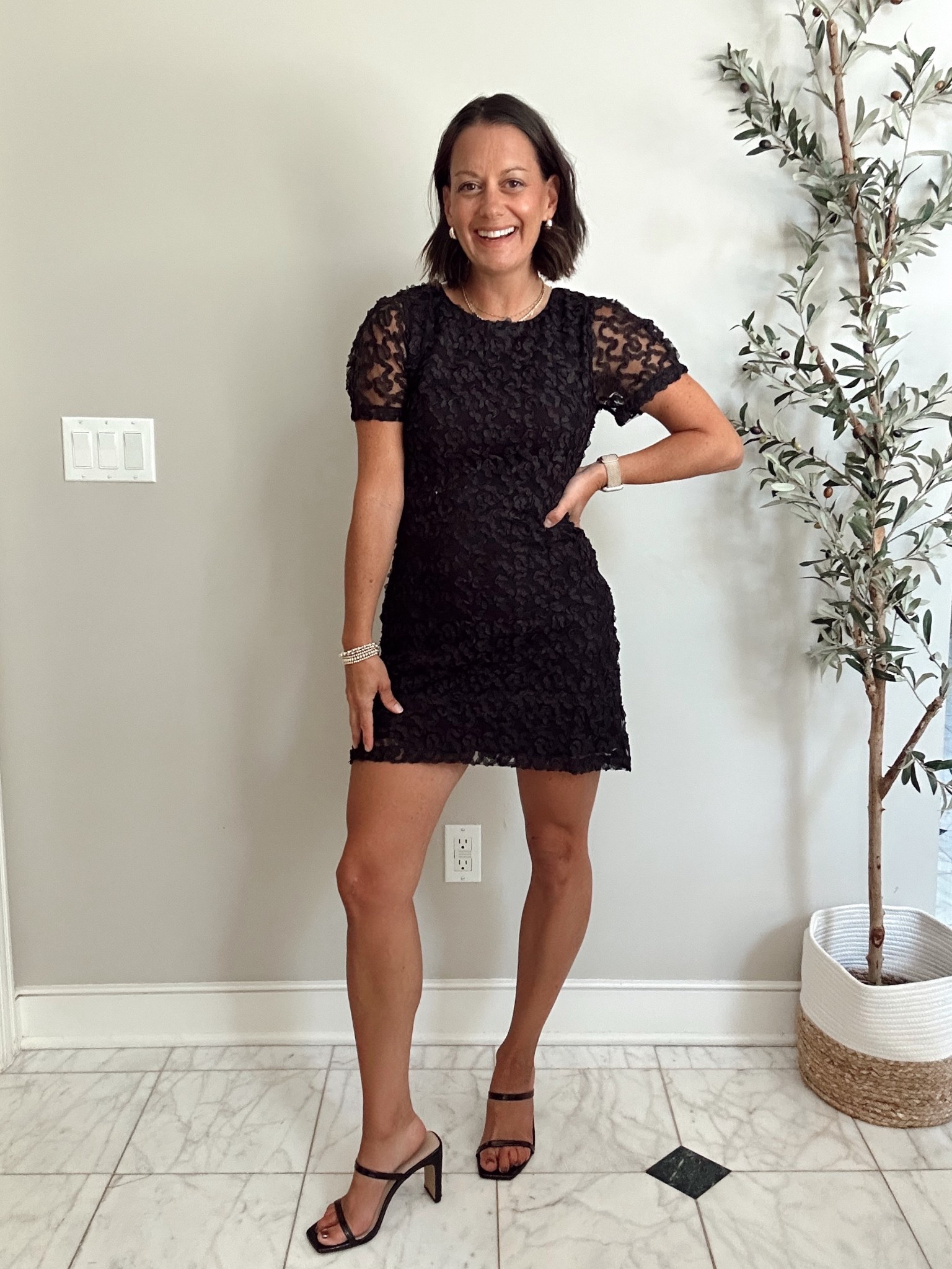 Fall wedding guest dress!

Runs true to size - I’m in the small.



#LTKWedding #LTKParties #LTKOver40