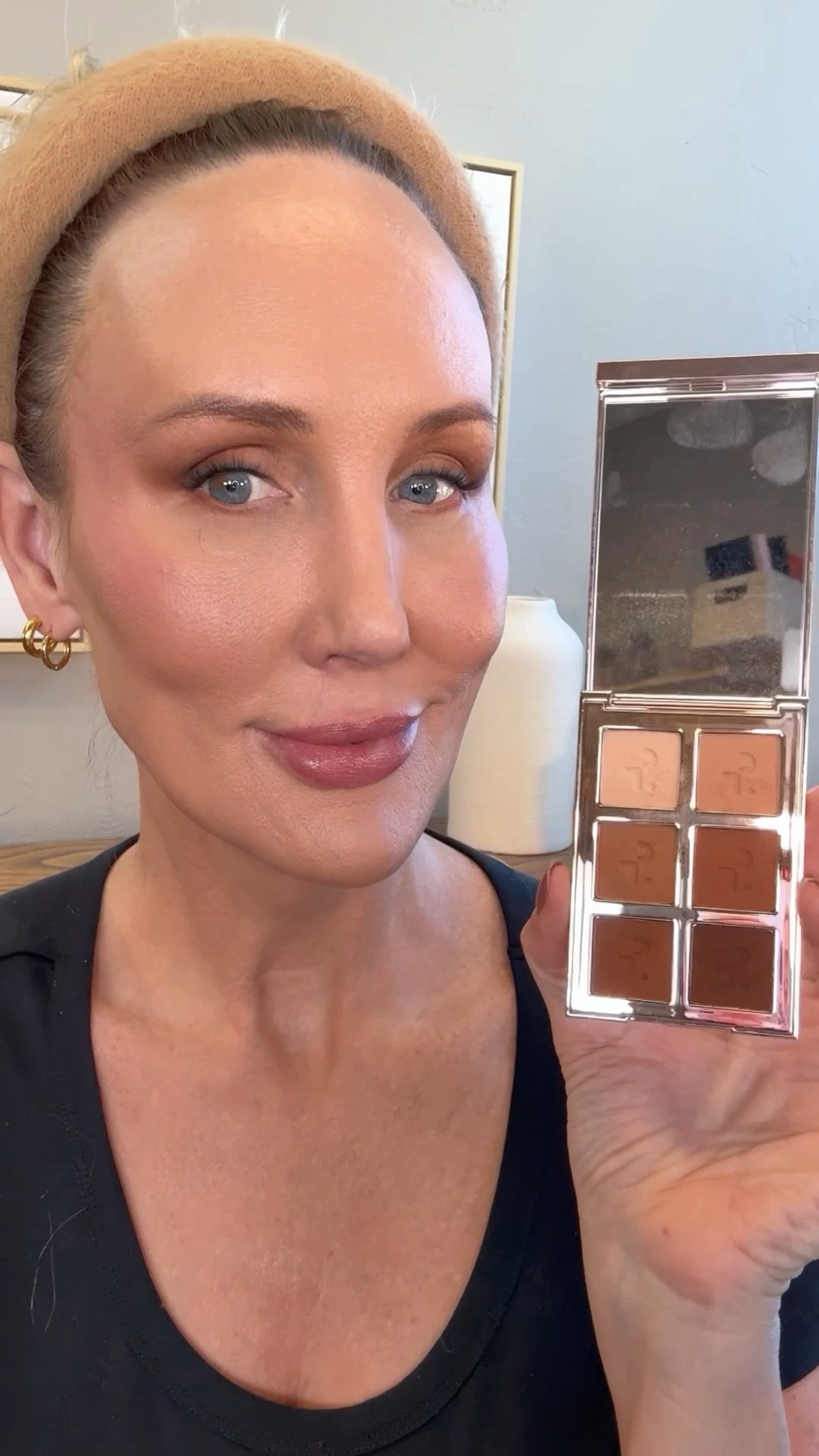 Easy lifted eyeshadow look - stamping method! 

#eyeshadow #makeup #makeuptips #easyeyeshadow #patrickta
