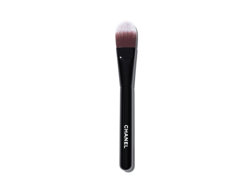 Chanel NO 100 Les Pinceaux de Chanel Foundation Brush | Violet Grey