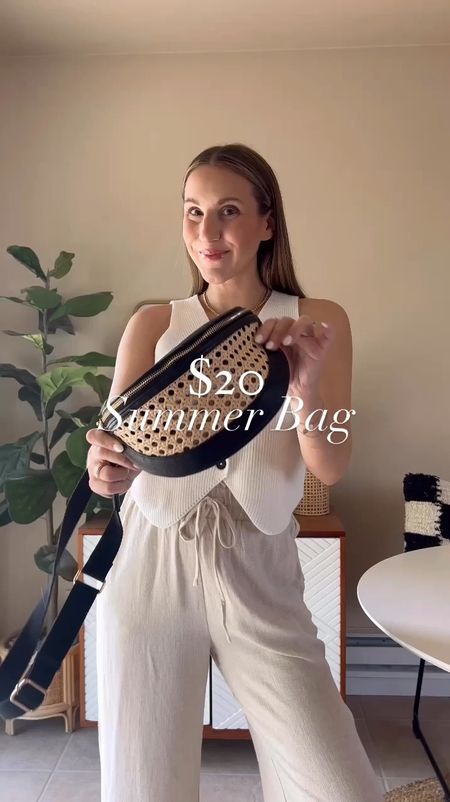 POV: you find the it bag for summer and it’s just $20🙌🏻☀️
This bag is so cute and easy to dress up or down! It has an adjustable strap and holds a surprising amount! I can’t believe the price tag!

Target style | summer finds | summer style | target finds | summer bag | belt bag 



#LTKStyleTip #LTKFindsUnder50 #LTKSeasonal