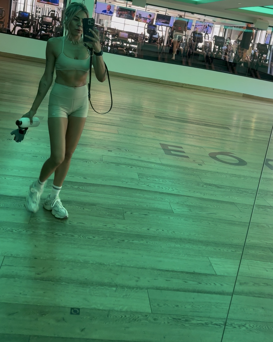 This set from Alo it’s my favorite set 
I like the fit and fabric 
5”Airlift Energy 