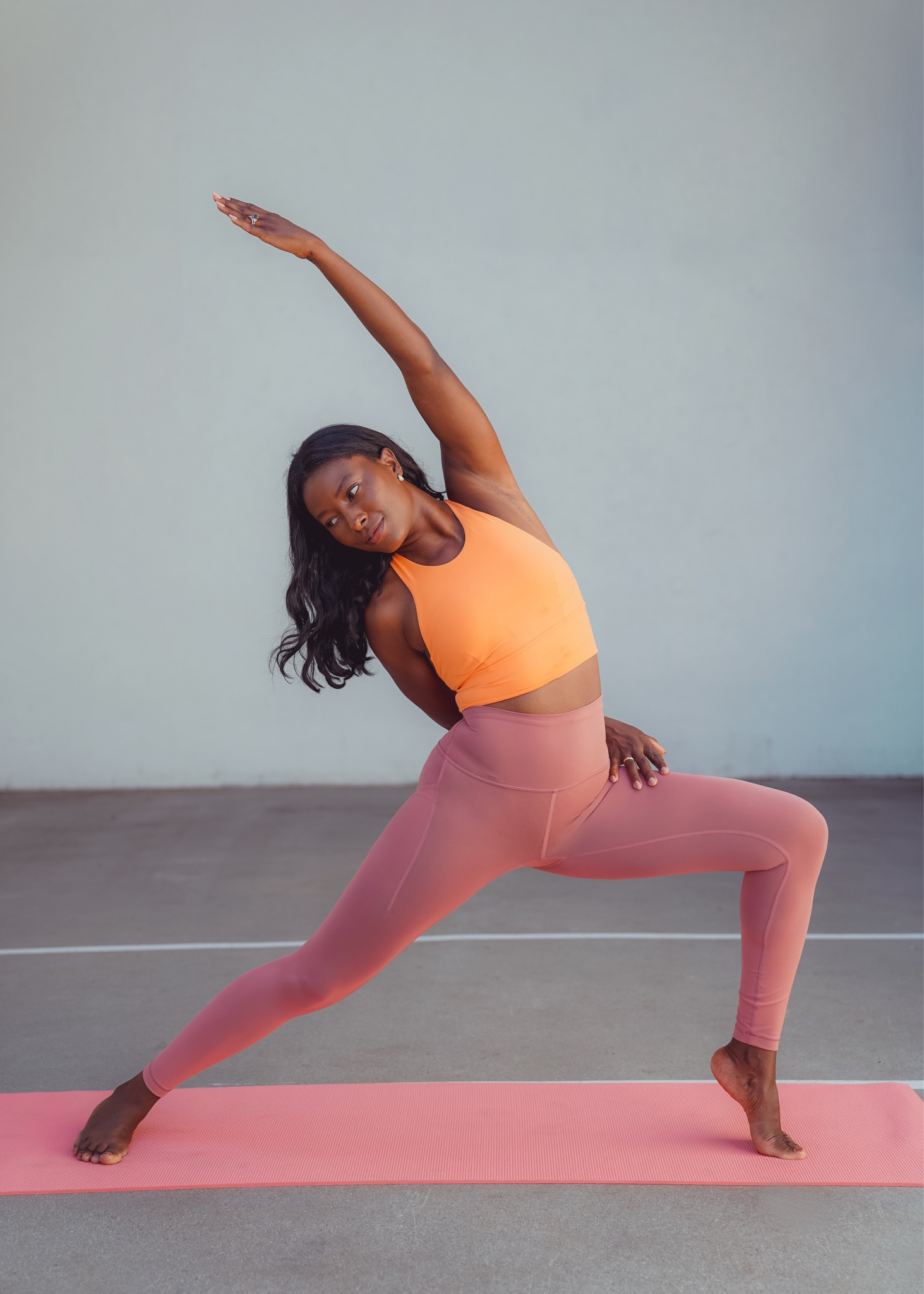 Morning yoga in @lululemon Wunder Train High-Rise Tight and Wunder Train Longline Bra. Also linked my cute Evergreen Anorak jacket! The perfect pieces to add to your fall fit closet.