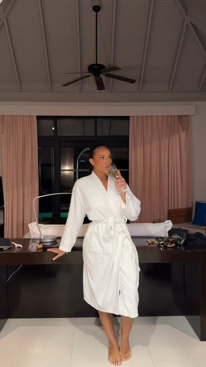 wearing a small top (that I cut) and medium skirt!  

 