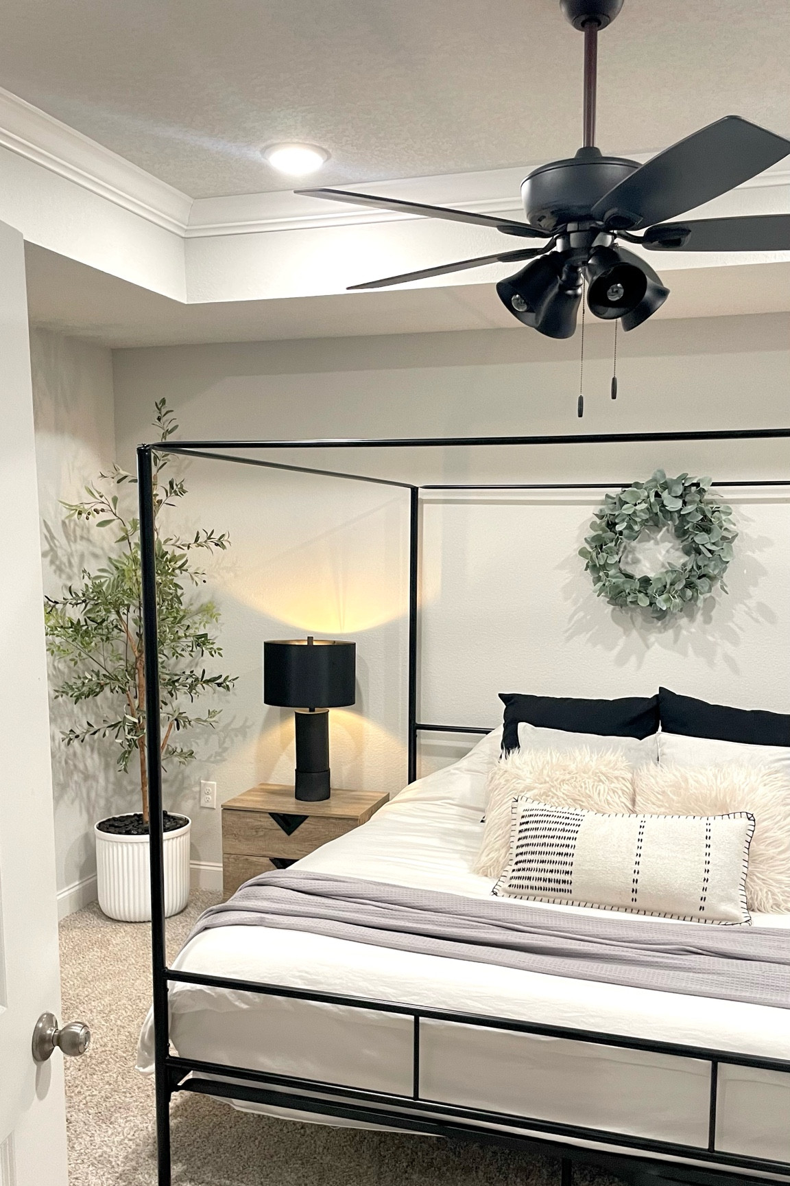 Bedroom room, bedding, Modern bedroom decor, neutral home, modern home, minimalist home, modern style, modern bedroom, bedroom inspiration, modern home, minimalist home decor, organic home, home styling ideas, bedroom

#bedroomdecor
#bedding
#bedroominspiration
#bedroominspo
#Modernhome
#NeutralHomeDecor
#Organicmodern
#Cleanhome
#Aesthetic 
#InteriorDesign 
#Modernorganic 
#Budgetfriendly 
#NeutralHome
#MinimalistHome
#Organichome
#ModernAesthetic
#neutraldecor 
