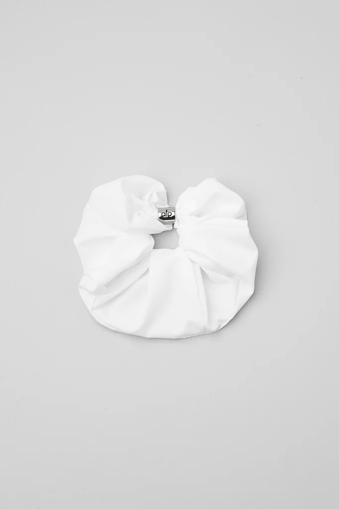 Bead It Oversized Scrunchie - White | Alo Yoga (US)