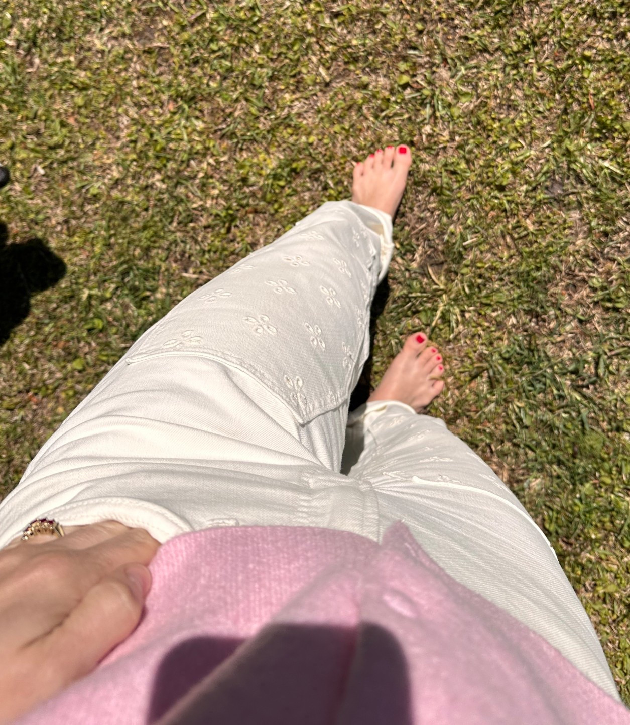 White jeans with floral eyelet detailing for under $40! Wearing a size 4  

#LTKSaleAlert