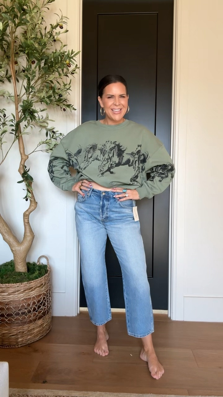 Chic but casual outfit. 
Aerie denim crop: Xl
AE cuffed denim: true to size (size 10)
Marc Nolan bag is so beautiful 


#LTKMidsize #LTKootd #LTKgrwm

#LTKootd #LTKmomlife #LTKgrwm