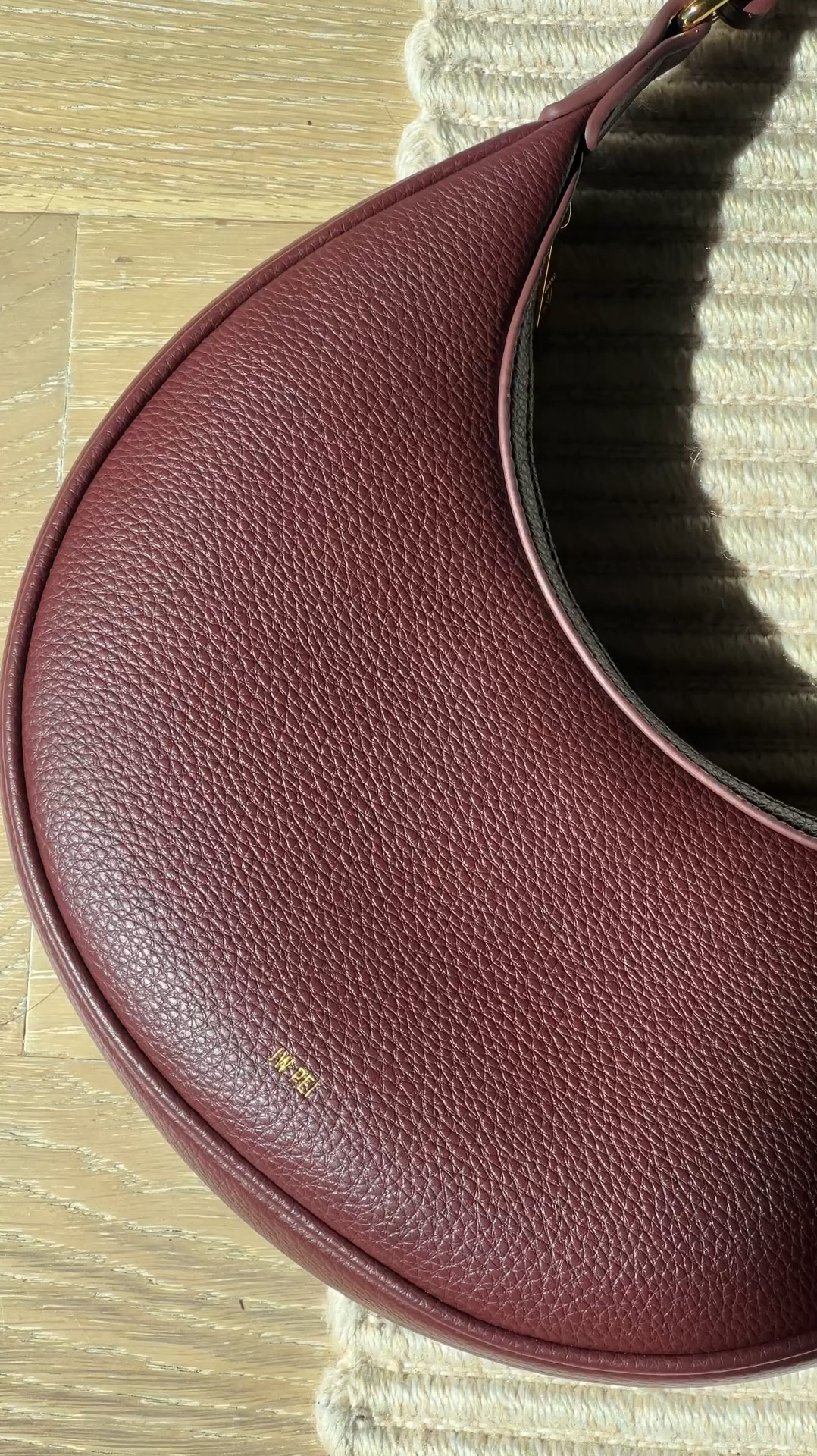 I really love JW’s purses, they’re afford and very good quality 🥹 have you tried them?

#LTKWorkwear #LTKItBag #LTKFindsUnder100