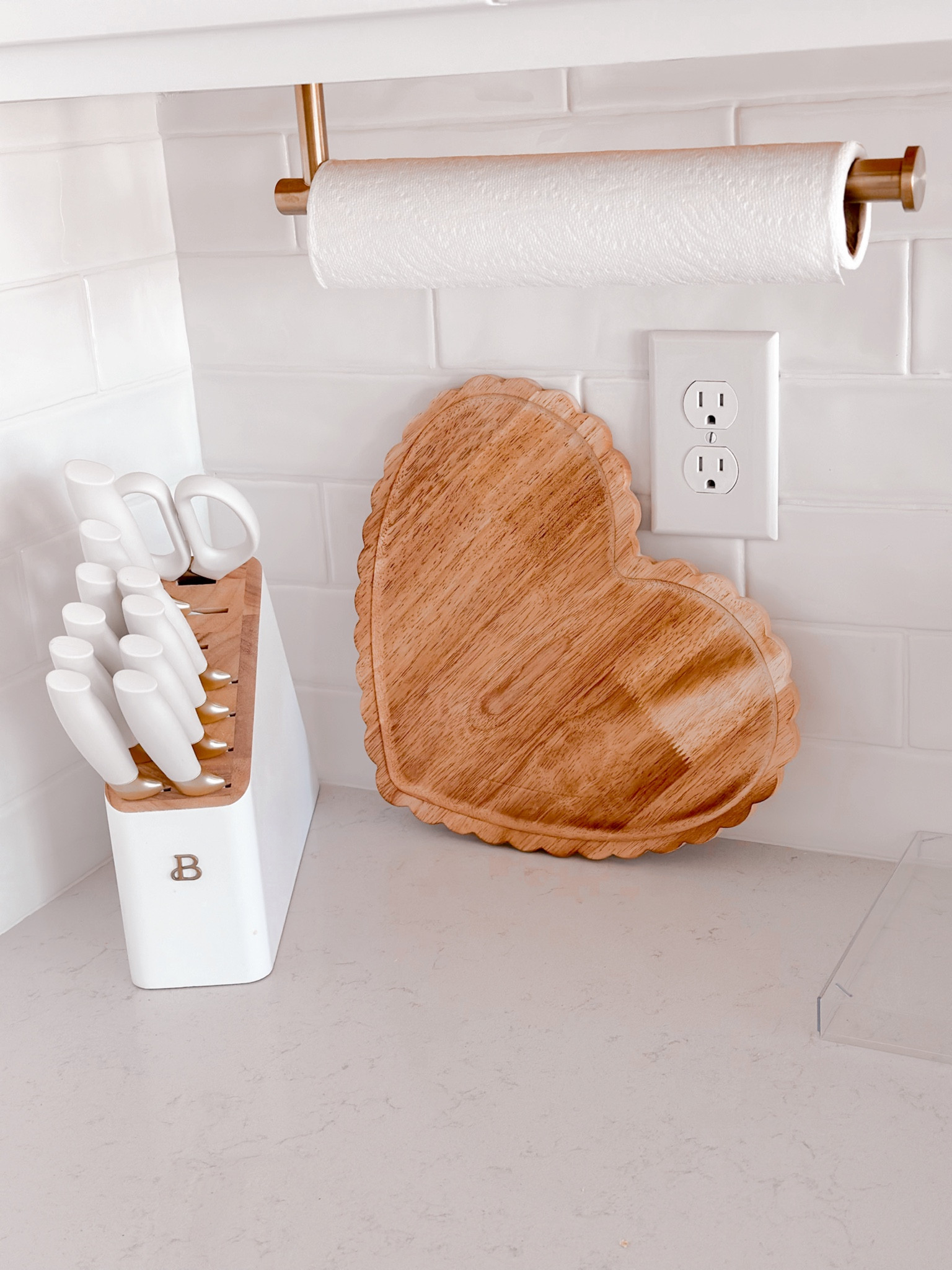 How cute is this scalloped wooden cheese board ?!

The board is from hobby lobby & only $13 


White knives, knife set, cheese board, scalloped cheese board, gold, gold paper towel holder, self adhesive 

#LTKSeasonal #LTKFindsUnder50 #LTKHome