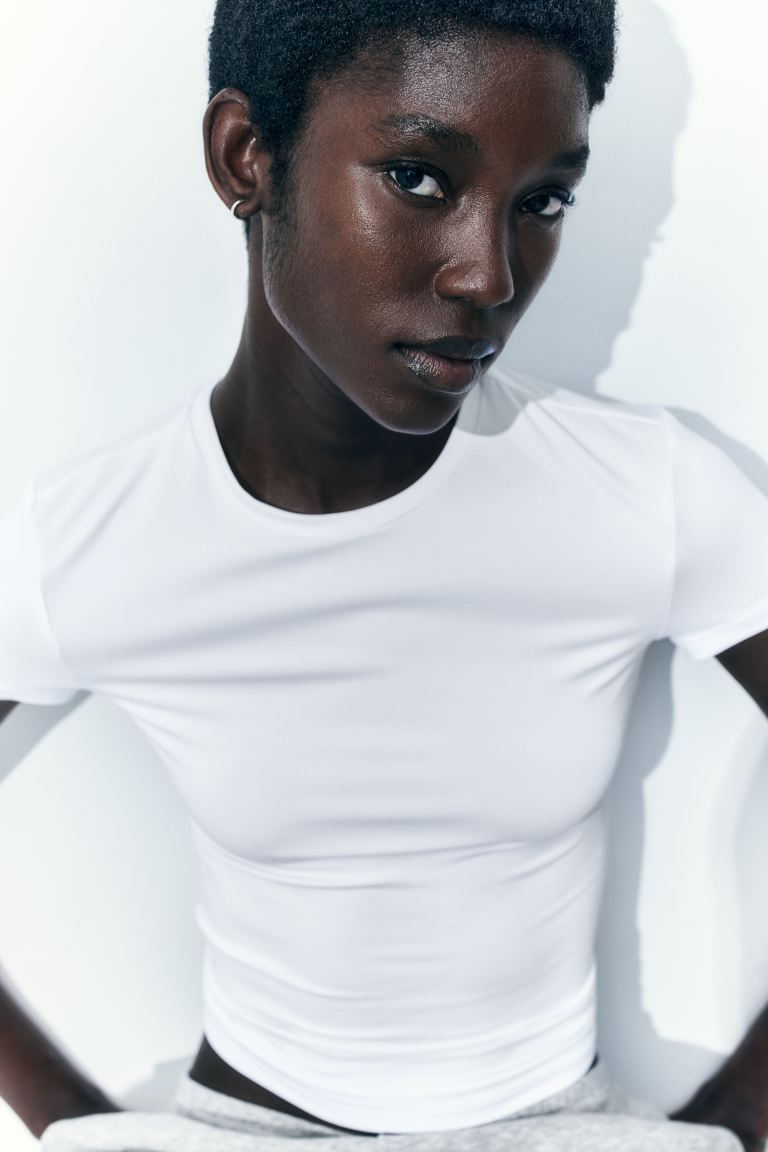 Fitted T-shirt - Round Neck - Short sleeve - White - Ladies | H&M US | H&M (US + CA)