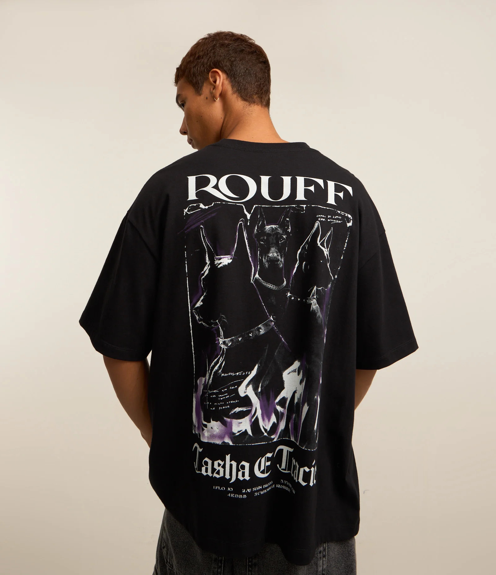 Camiseta Oversized em Malhão com Estampa Tasha e Tracie Cinza - Lojas Renner | Renner (BR)