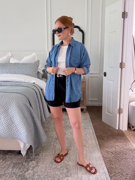 Different ways to style black shorts for the summer🖤

Sizing:
Black short- 28 (go up in sizing)
Tshirt- small
Chambray button down- mediumm


#LTKSeasonal #LTKFindsUnder100 #LTKStyleTip