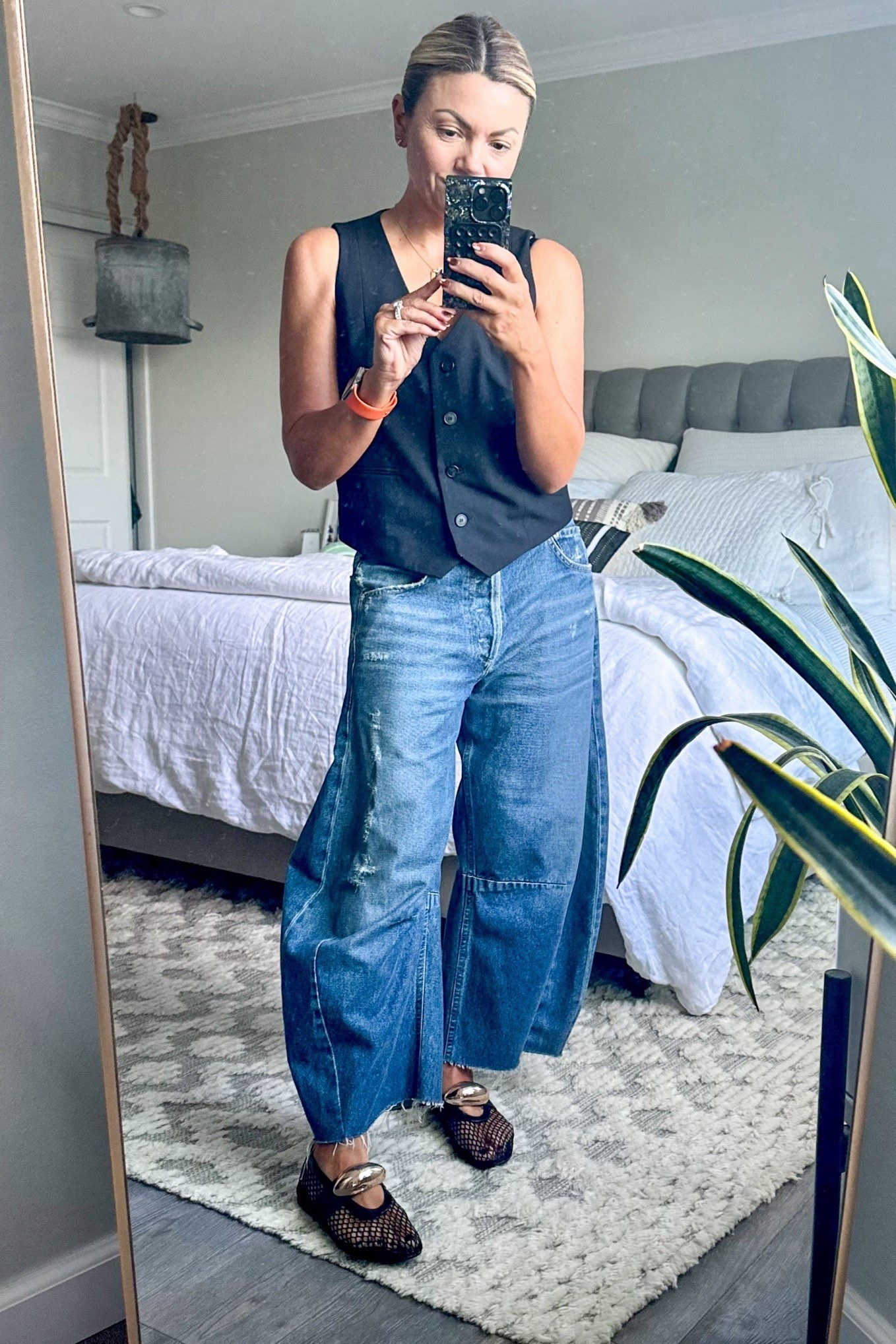 Barrel pants are here to stay and I couldn’t be happier 🤩
Also how cute are these mesh shoes from Amazon!! Total score

#LTKFindsUnder50 #LTKShoeCrush #LTKOver40