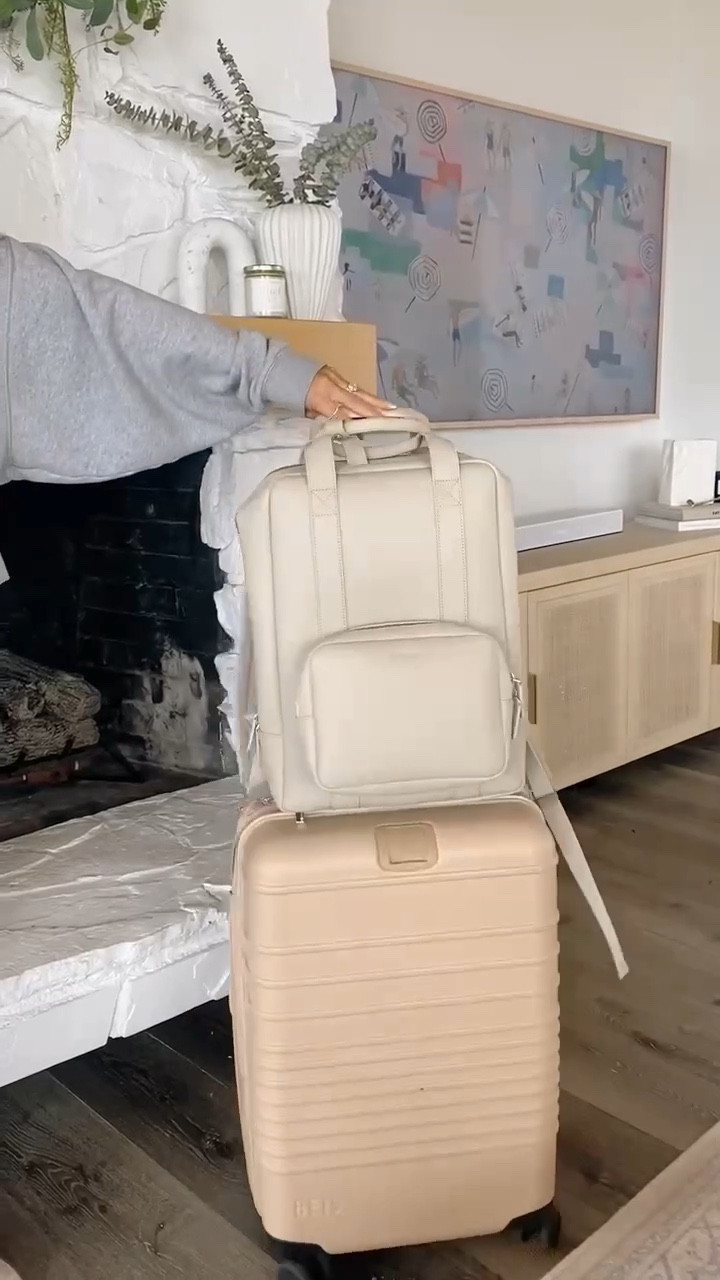 Things you’ll always find in my carryon!

Carryon must haves, travel hacks, travel tips, travel essentials, travel must haves, amazon travel gadgets, travel gadgets, good patch

#LTKFind #LTKtravel #LTKSeasonal