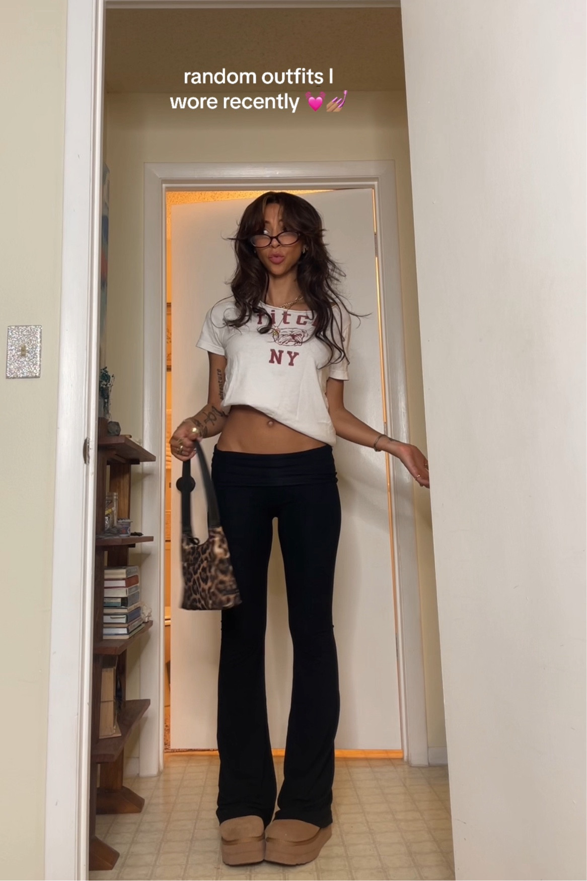 Casual fall outfit idea ☁️🍂

• top & bag are thrifted — linked similar! x