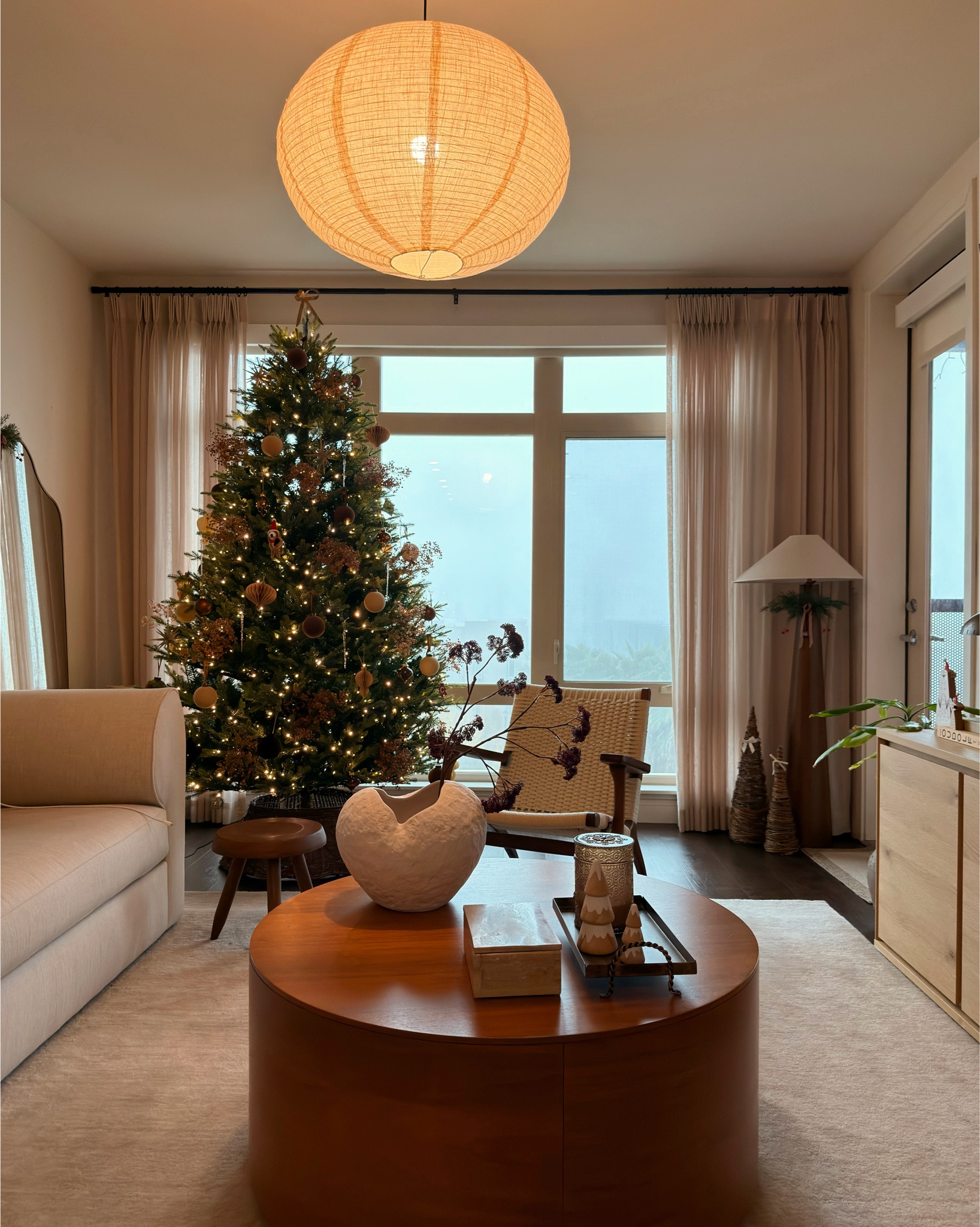 Christmas views in our home 🤎✨🎄 

#christmasinspo #scandi #organicmodern

#LTKHome #LTKHoliday #LTKSaleAlert