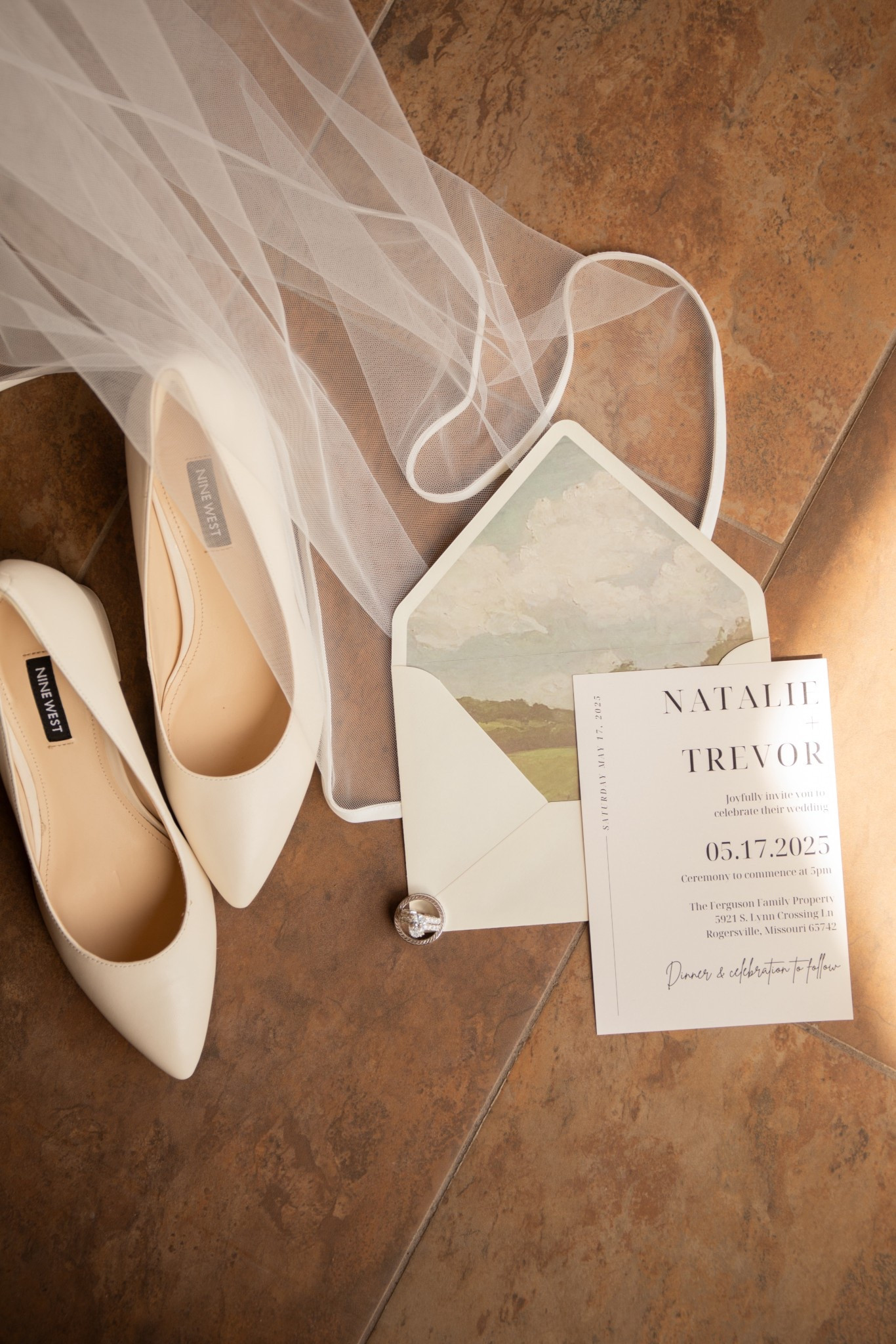 Minimal wedding invitation w/ watercolor envelope

#LTKWedding