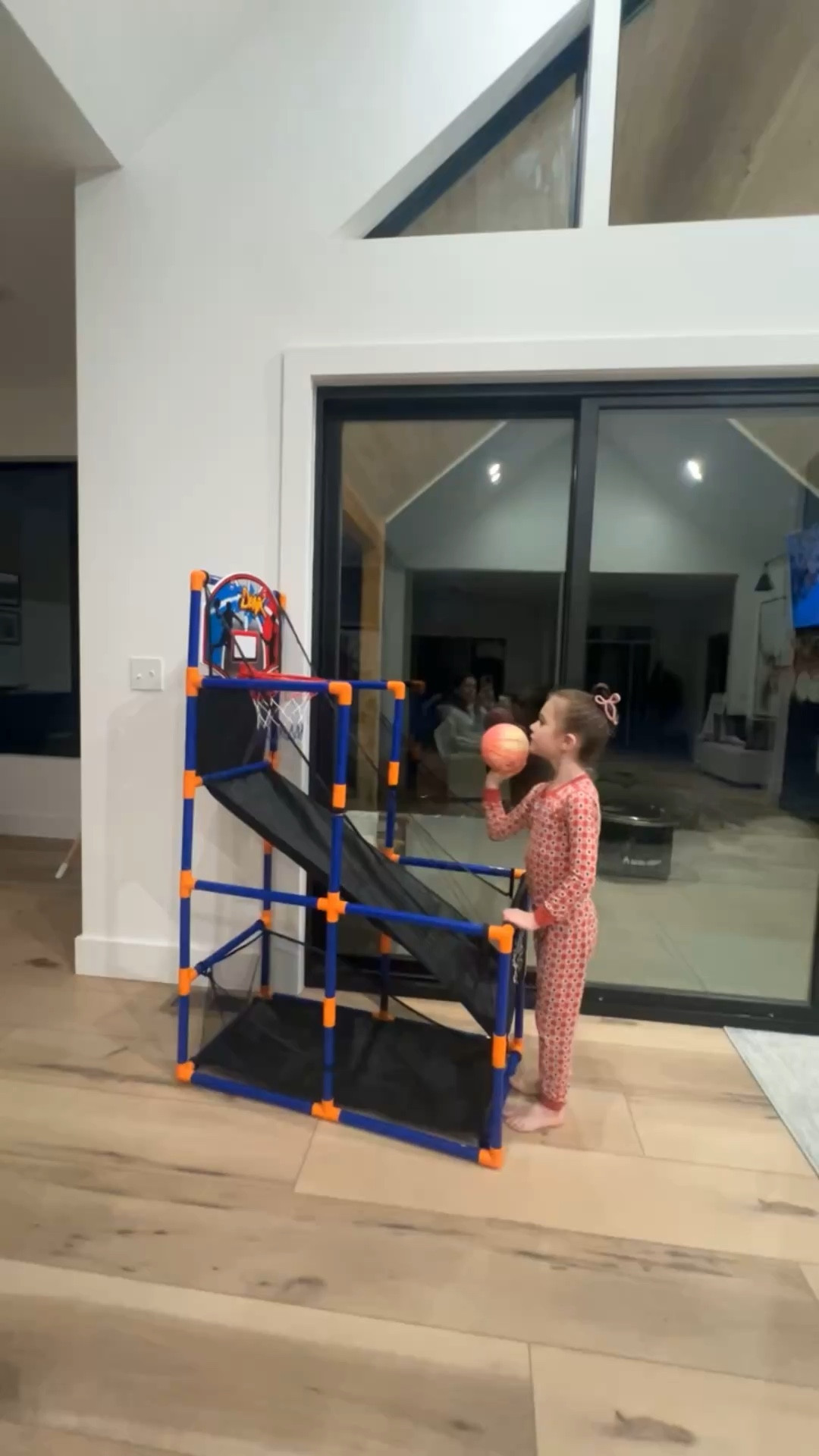 Basketball arcade hoop toy! 
So easy to put together and move around the house. Perfect for toddlers! 


#LTKKids #LTKmomlife #LTKBaby