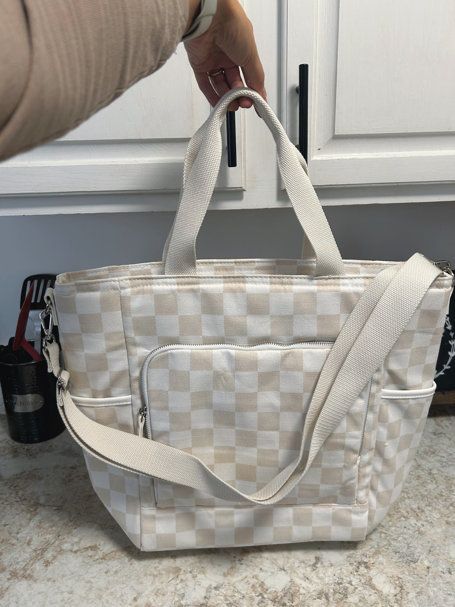 $18.97 Walmart checkered print insulated tote bag perfect for vacation for the beach and the pool! 

#LTKtravel #LTKswim #LTKitbag