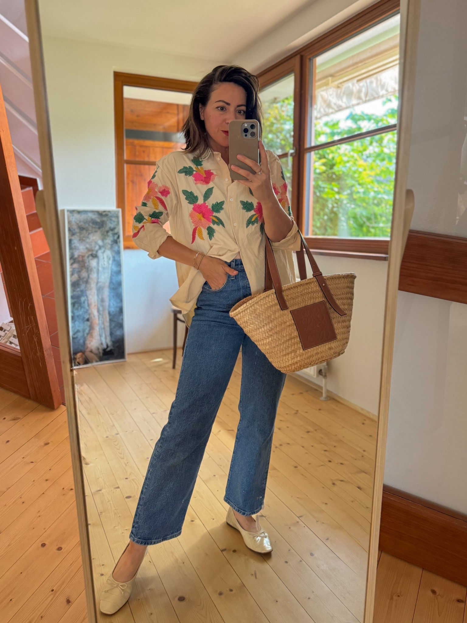 Summer Look

Flower shirt: Sézane
Jeans: Levi’s ribcage crop
Ballet flats: Schutz 
Basket bag: Loewe 



#LTKsummer #LTKpetite #LTKeurope