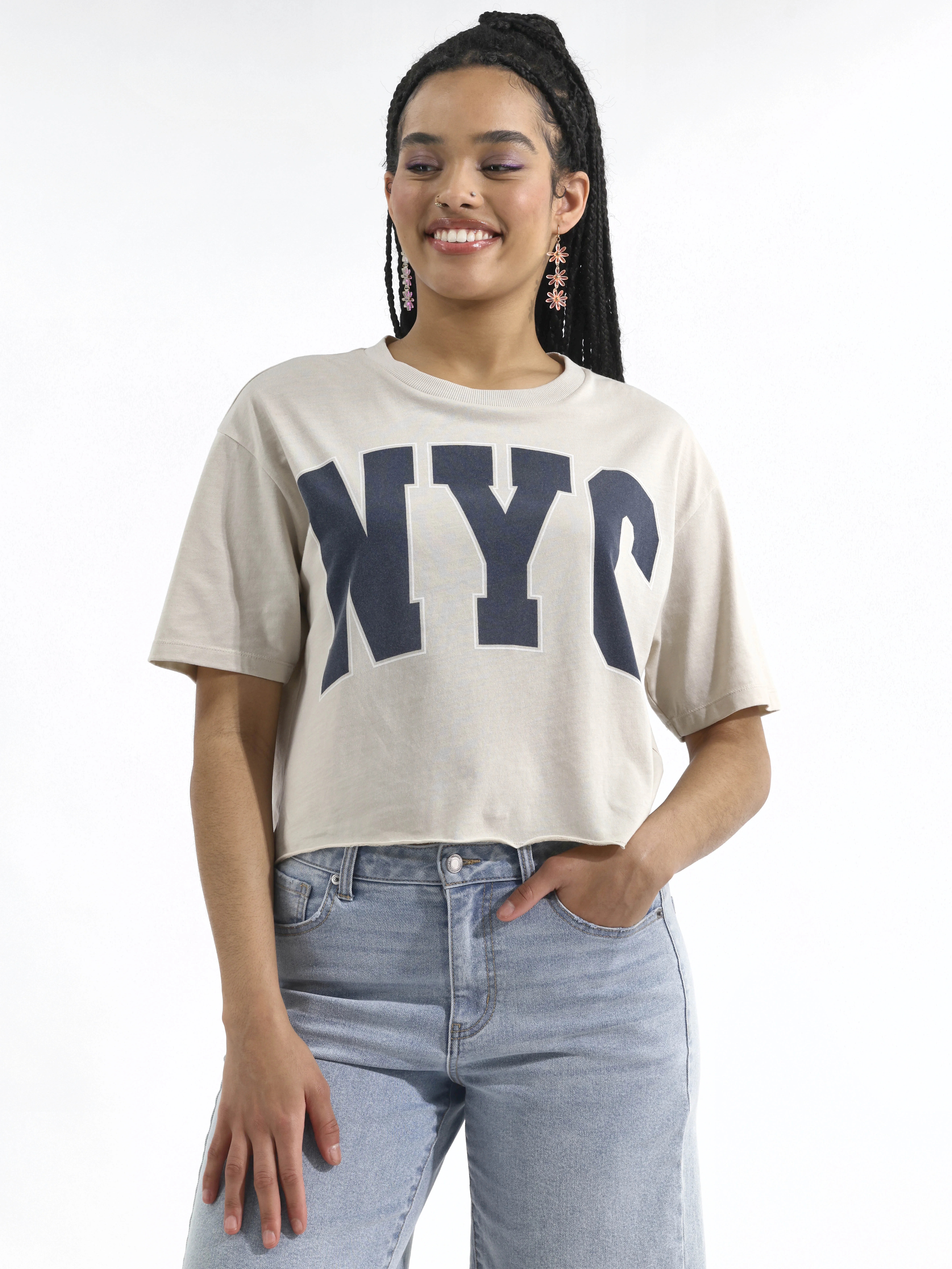 No Boundaries Boxy Cropped Graphic Tee with Short Sleeves, Women's | Walmart (US)