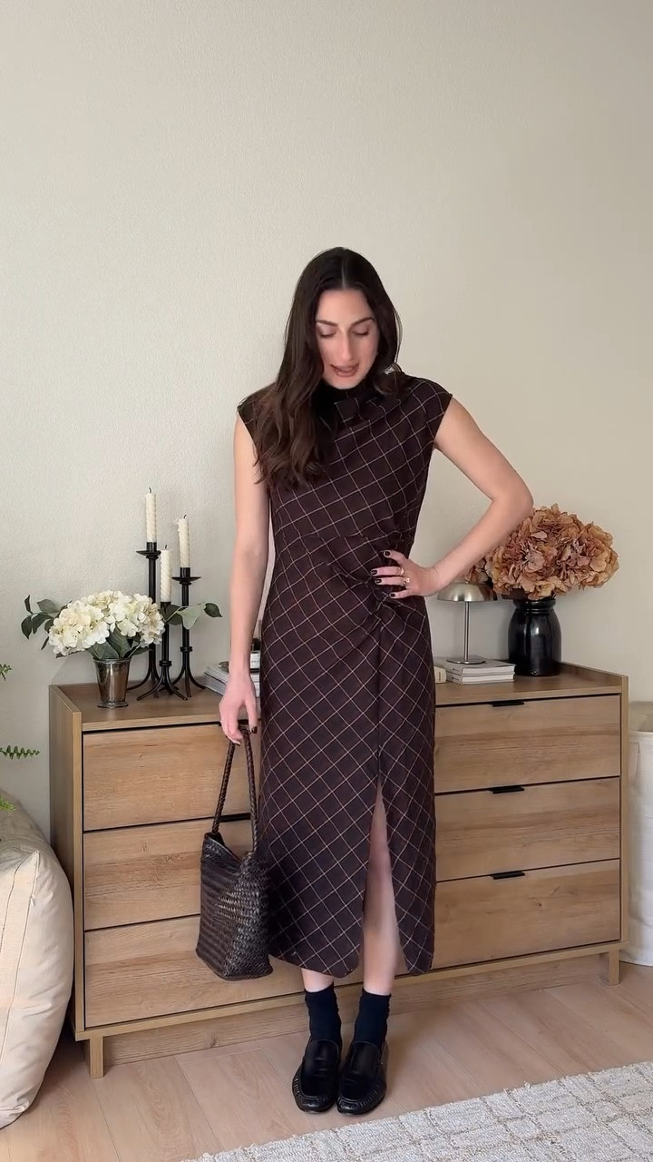 hair up or down? brown or black bag? belt or no? 

#stylingtips #stylingdresses #falldress #plaiddress