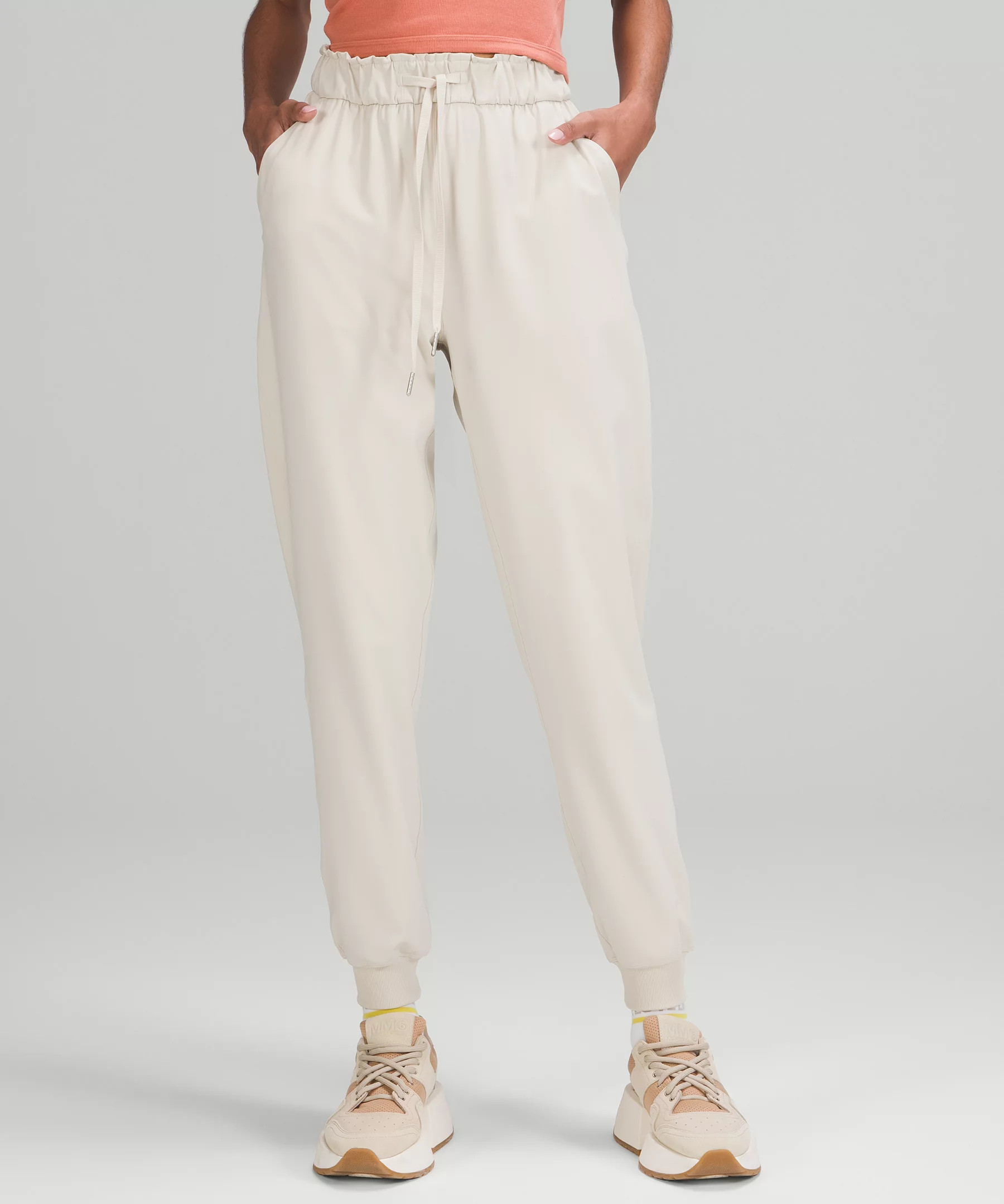 ColourBlackSelect SizeSize guide02468101214161820Alencia is 5’10" and wears a size 6 Ship it to... | Lululemon (US)