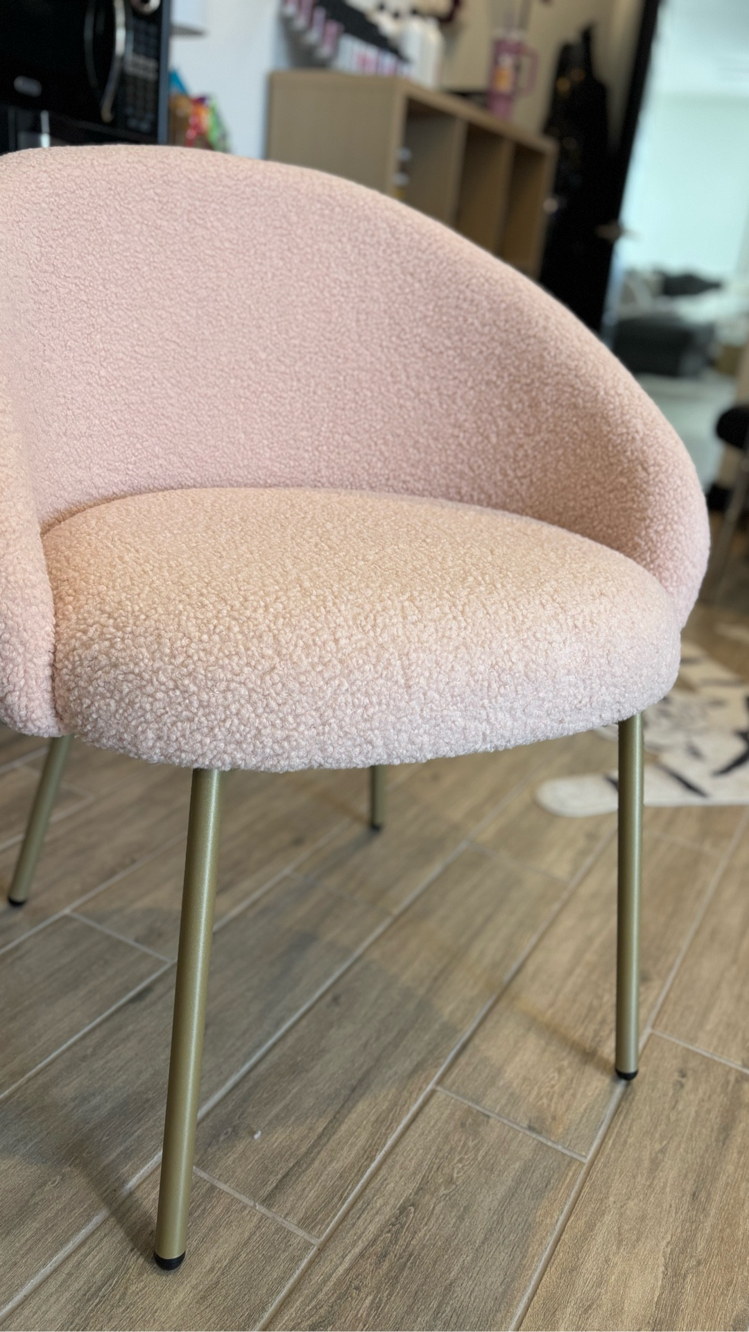 LOVE this soft & comfortable accent chair! ✨💗 Extra wide with the rounded design yet not too big for small spaces 😃 Great for a desk, waiting area or living area! Plus, it’s sturdy, stylish and was super easy to put together 💪🏼🤩 The pink is always my go to 😏 but the white is also beautiful! 🤍🩷 Get yours today before they sell out‼️😍

#LTKSaleAlert #LTKHome