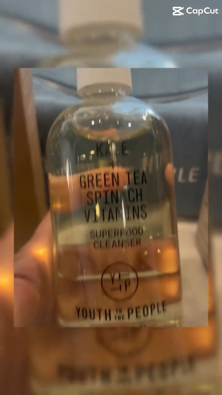 @youthtothepeople has done it again!  I was just running out of my daily -SUPERFOOD CLEANSER when I was kindly gifted this wonderful double cleansing duo.  This due is the foundation for a great Summer skincare routine. 

The powerful, but gentle daily face wash is formulated with superfood antioxidants from kale, spinach, and green tea - to give your skin the ultimate cleanse. It works effectively to prevent buildup in pores, remove makeup, and balance pH without drying or stripping.
I use the SUPERFRUIT GENTLE EXFOLIATING CLEANSE about 3x per week.  It smooths and brightens gently.  To me it really helps this time a year when my pores clog more easily. 
This is one of my favorite brands because they really care about sustainability , giving back and clean effective products. 
#youthtothepeople #yttpgiftedme #cleanbeautyproducts #superfoodcleanser #papayaandvitamincfacewash #sustainability #gifted