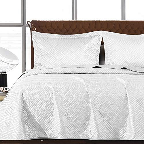 NTBAY 3 Pieces Silk Satin 106x92 King Quilt Set, Geometric Pattern Bedspread Luxury Quilted Coverlet | Amazon (US)