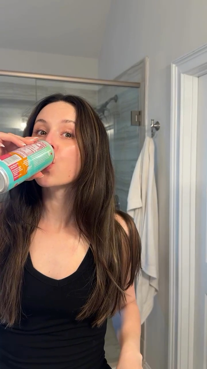 Make up basics! I love a natural but amplified look! 

Check out Shop My and LTK for links! 

@gymsharkwomen @gymshark best sweatpants!
@amazonfashion @amazon sports bra + tanks
@missha.official bb cream w SPF 
@hauslabs contour stick
@elfcosmetics halo glow wand
@nyxcosmetics brow
@rarebeauty brow gel + mascara 💋
@alaninutrition Sherbert Swirl is my fav whats yours?
@dalba_global spray serum is 💯 

#amazonfinds #naturalmakeup #kbeautyskincare #makeuplook #gymshark