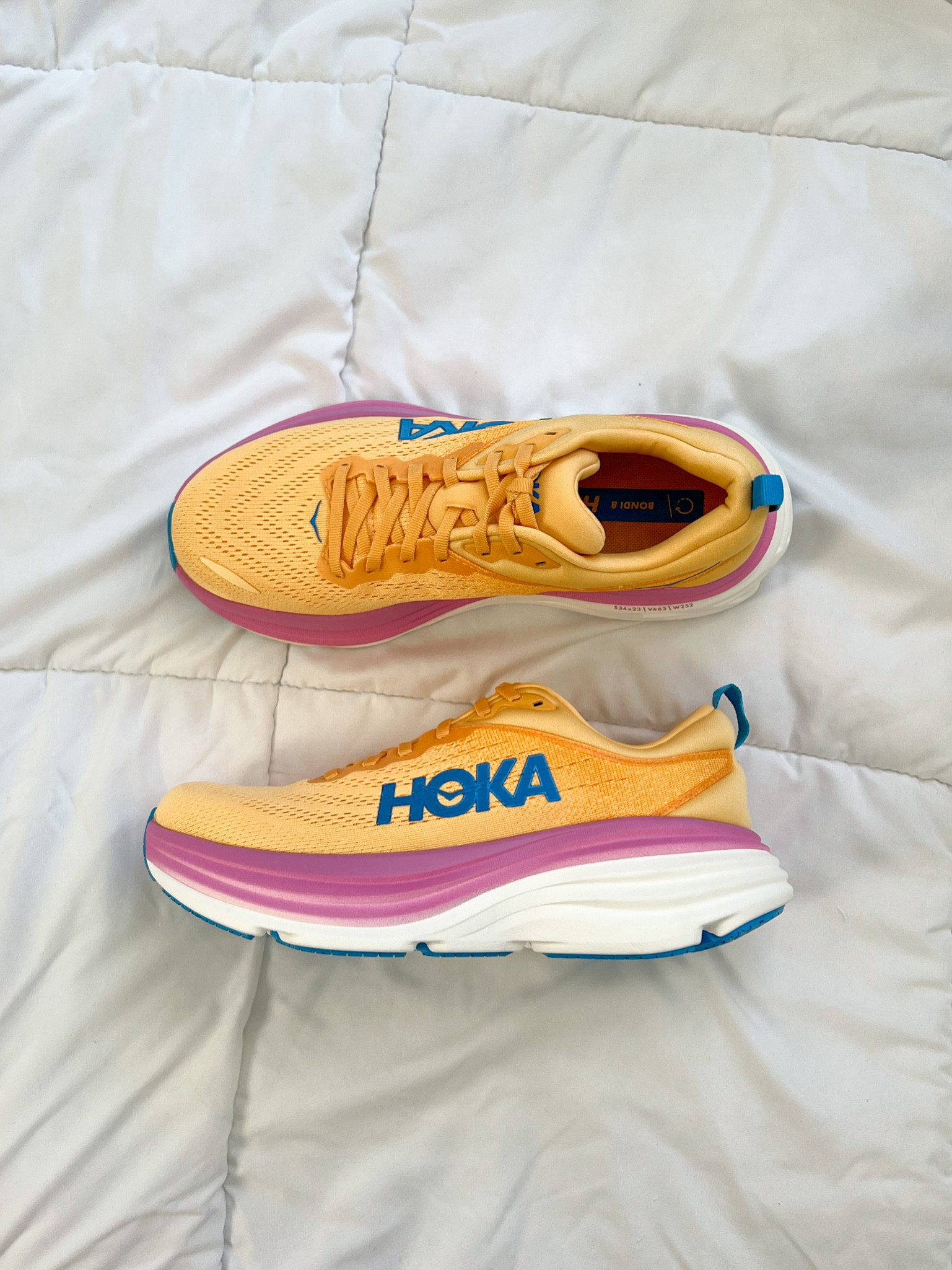 new Hoka Bondi 8 = 🥰🥰🥰
size: 9