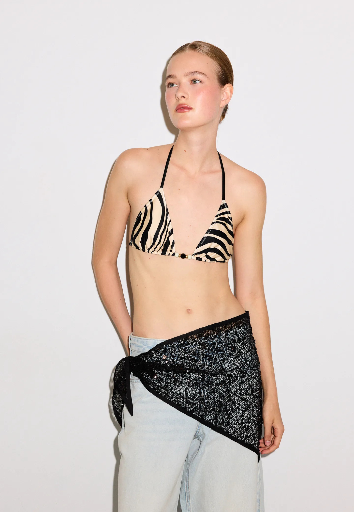 Halstuch mit Pailletten - Alles f\u00fcr Damen | Stradivarius Deutschland | Stradivarius DE