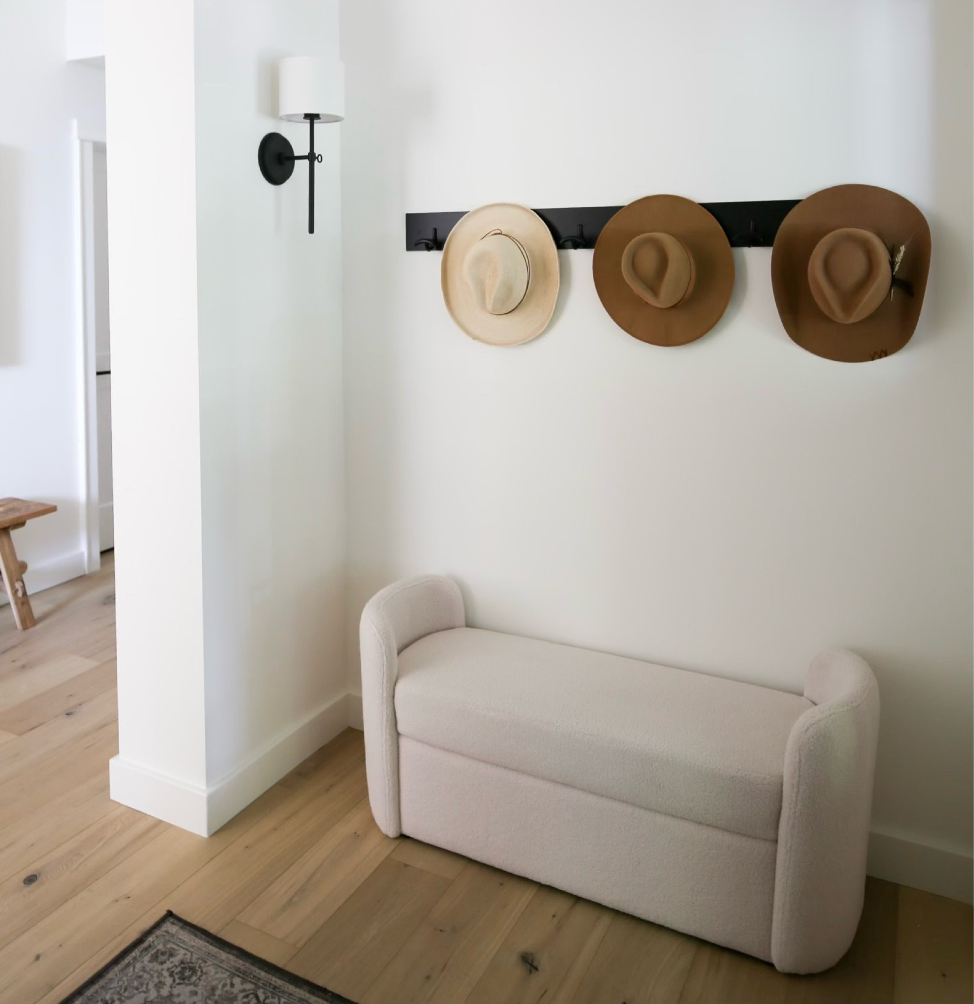 H O M E \ entryway details: Sherpa bench from Target, hooks and sconces!

Home decor 


#LTKhome